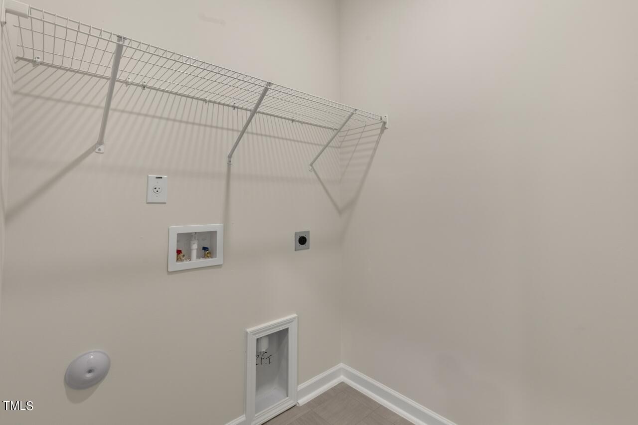 3846 Althorp Drive W Property Photo 9