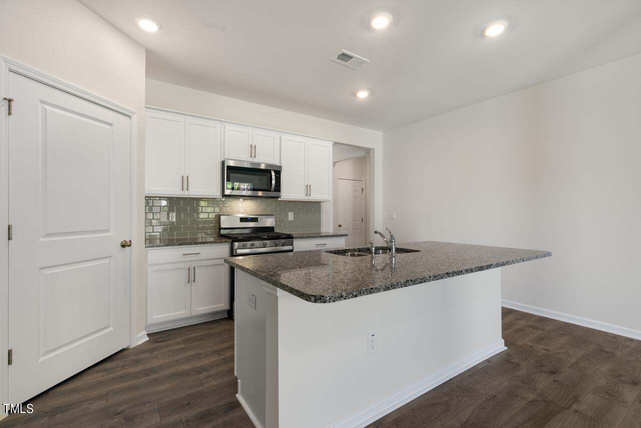 3846 Althorp Drive W Property Photo 15