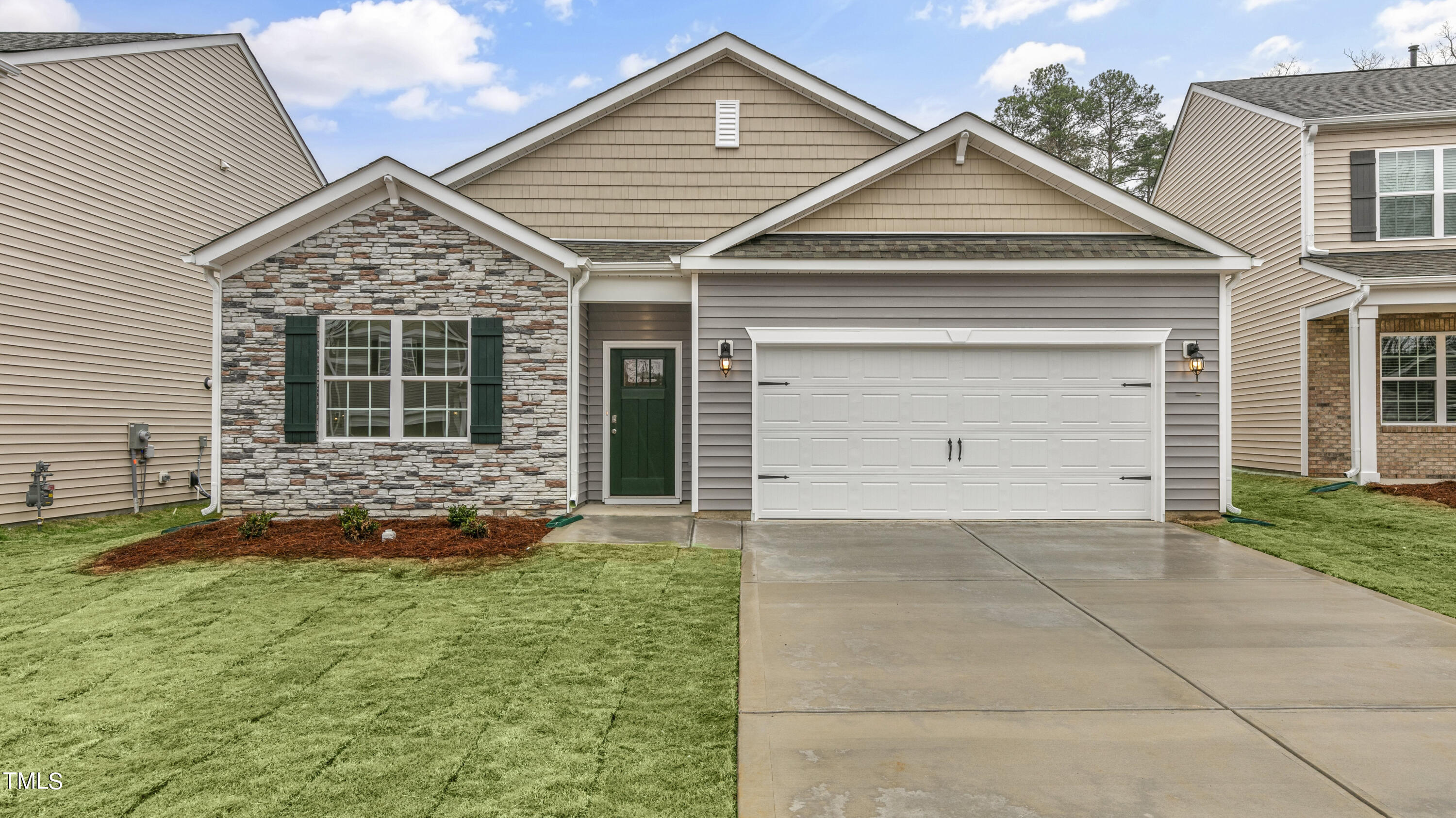 425 Ashley Run Property Photo 1