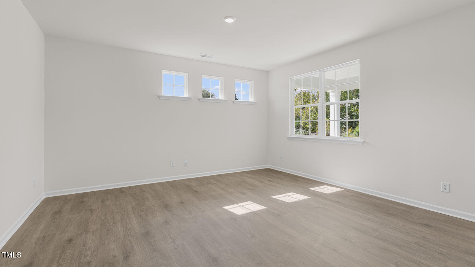 1688 Abberly Place Property Photo 6