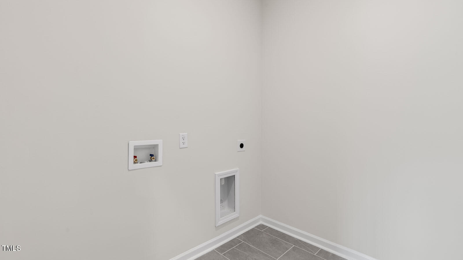 1688 Abberly Place Property Photo 9