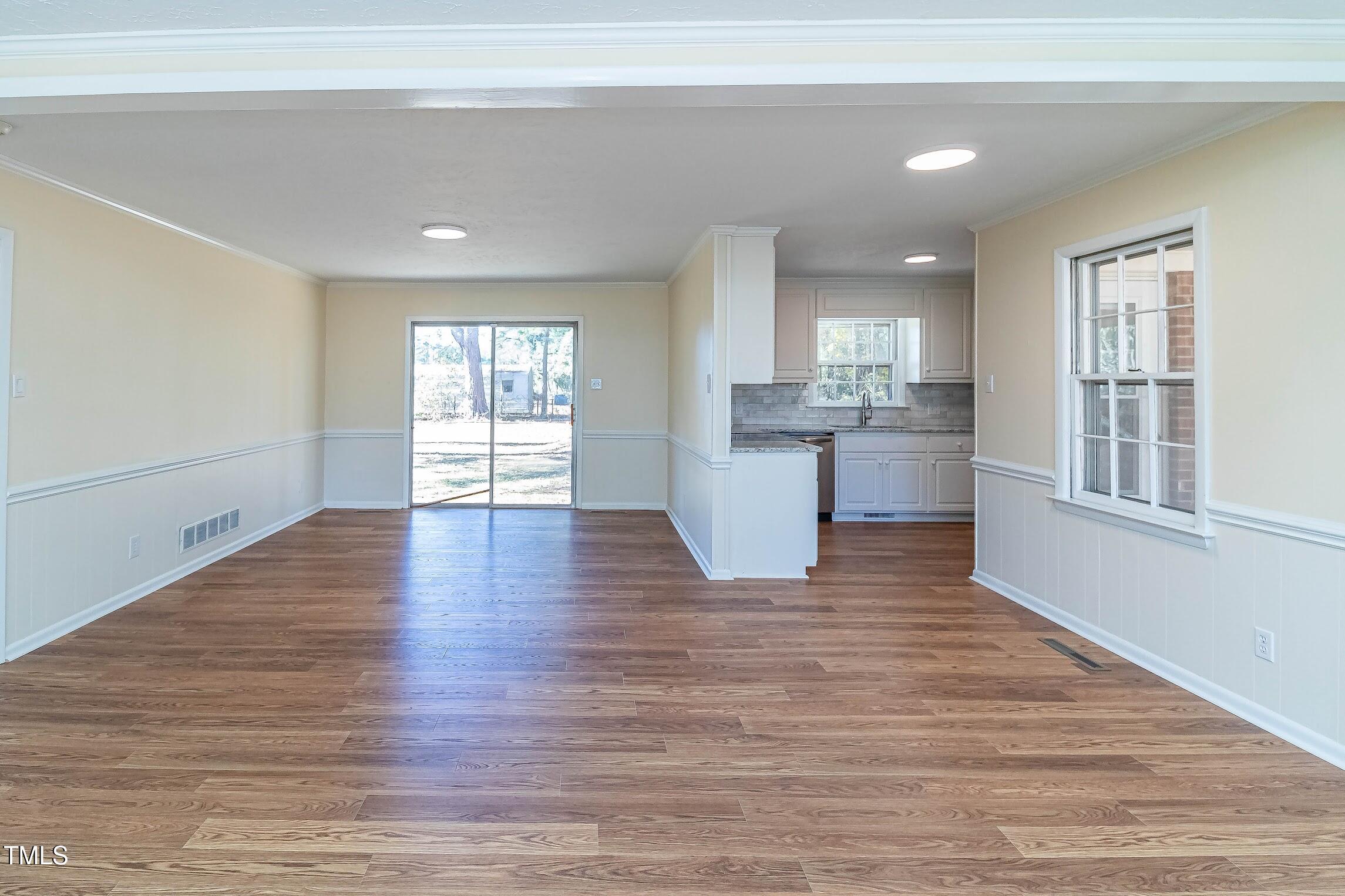 128 W Hill Street Property Photo
