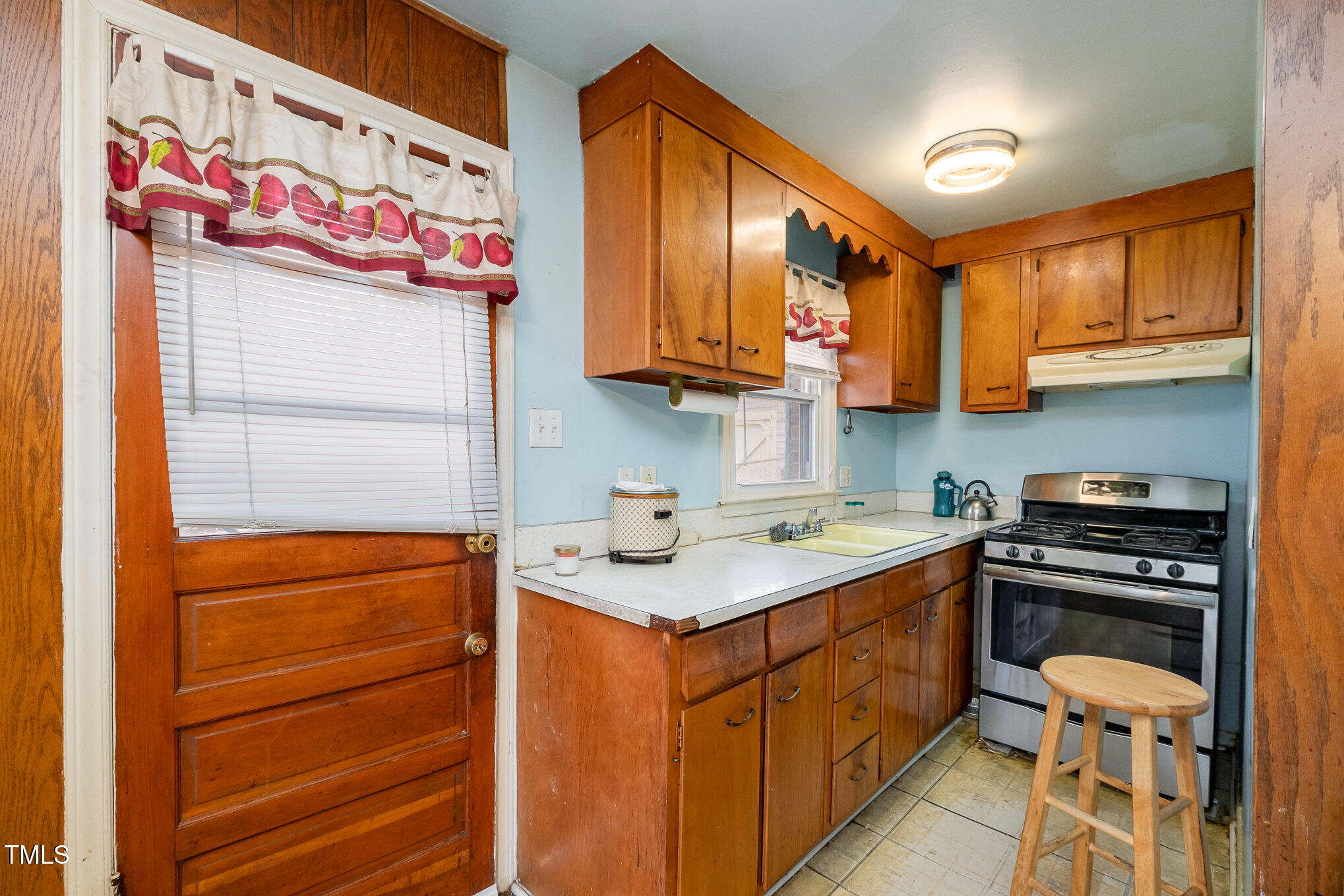 511 Elmira Avenue Property Photo 7