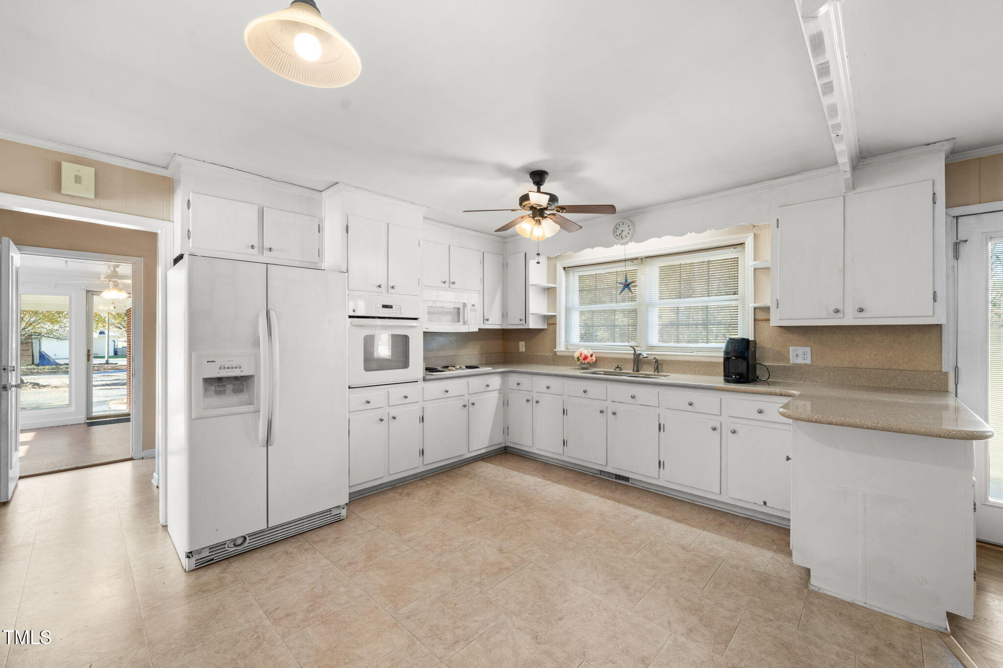 5813 Cheek Road Property Photo 8