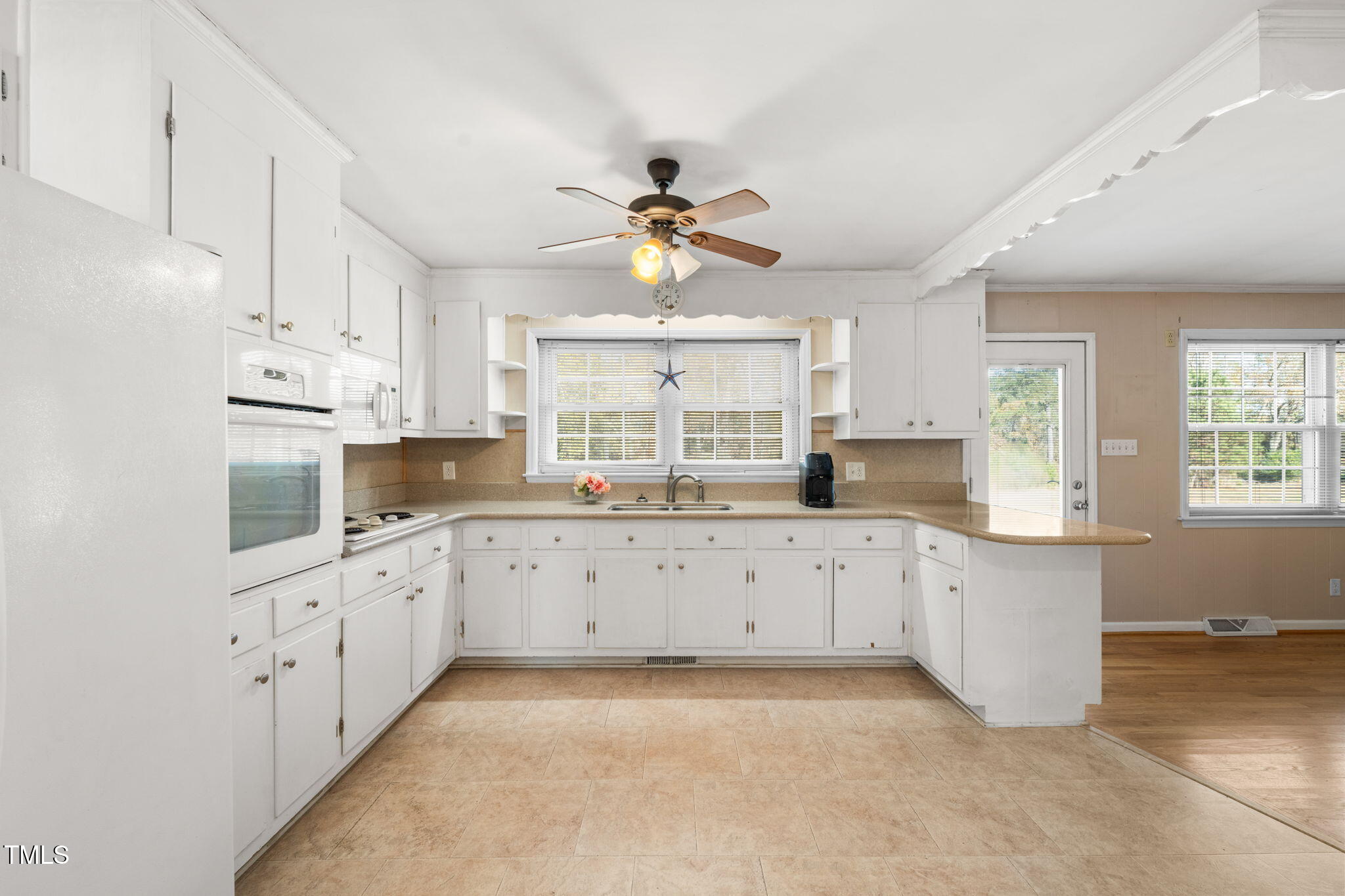 5813 Cheek Road Property Photo 9