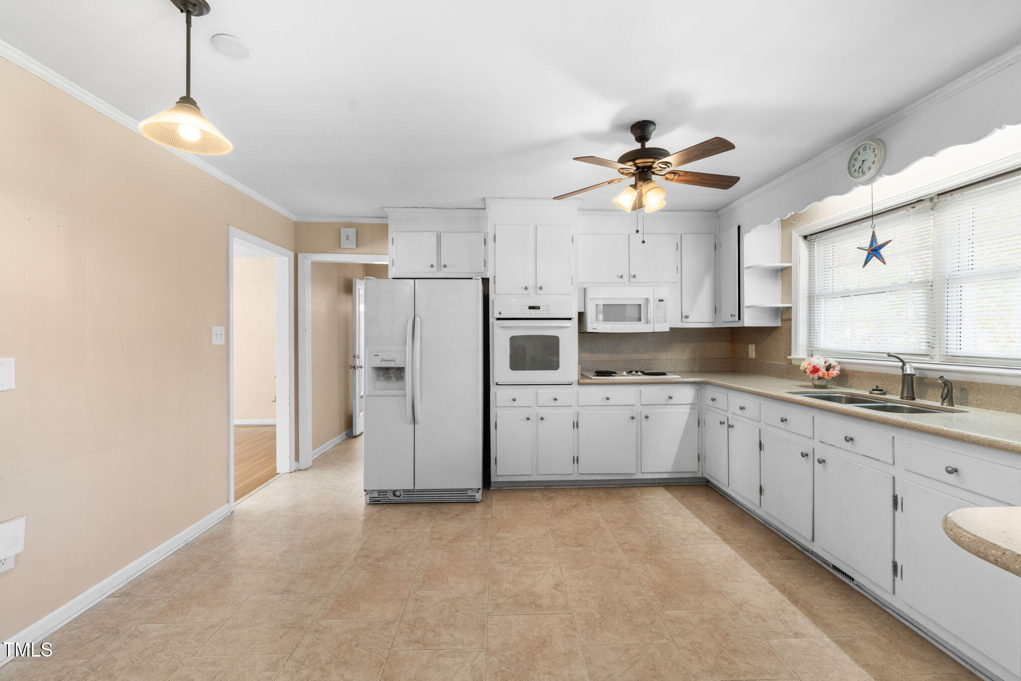 5813 Cheek Road Property Photo 10