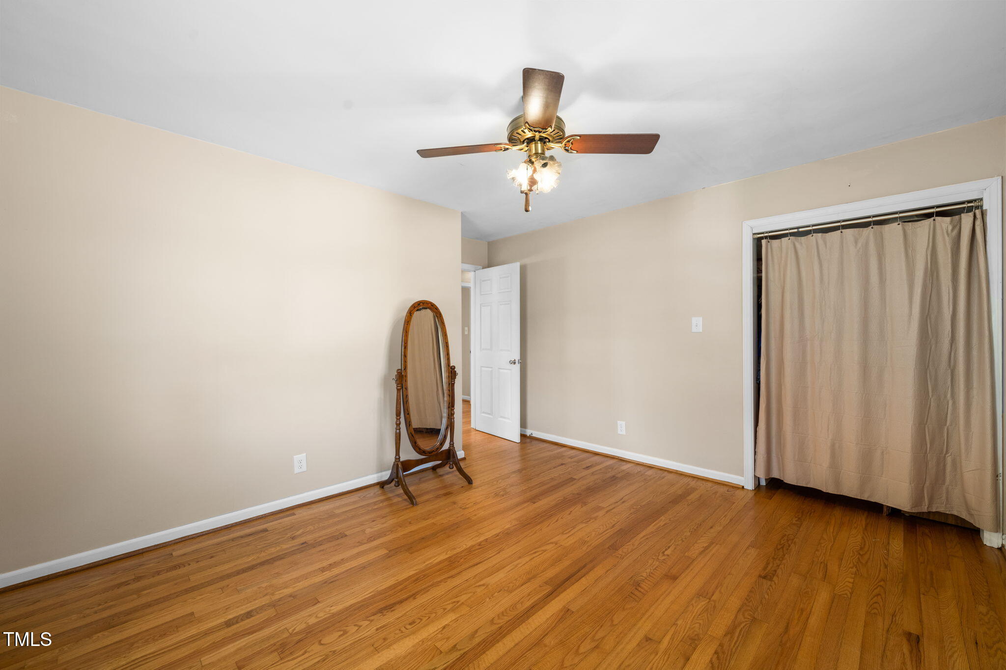 5813 Cheek Road Property Photo 14