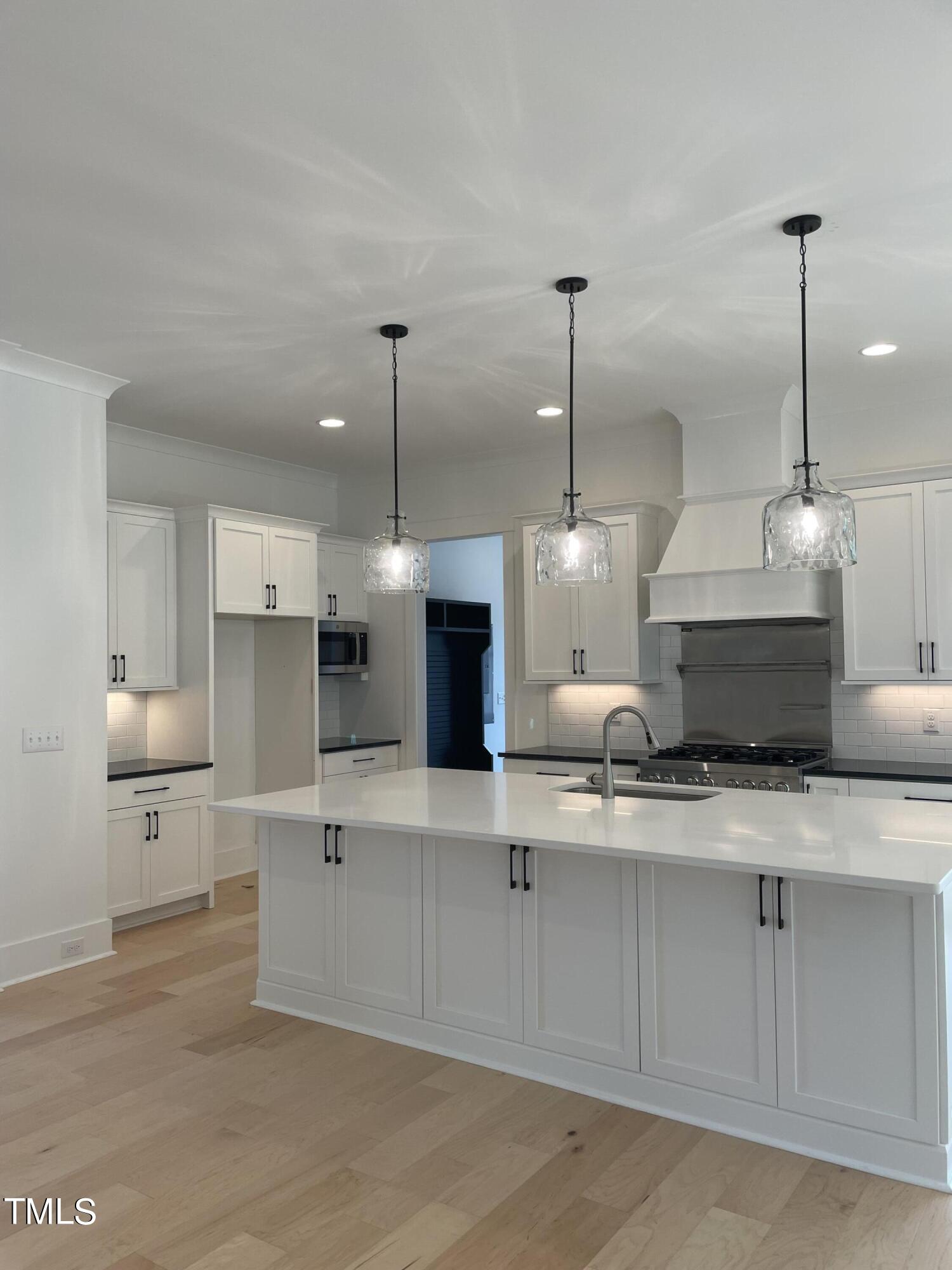37 Sweet Meadow Lane Property Photo 2