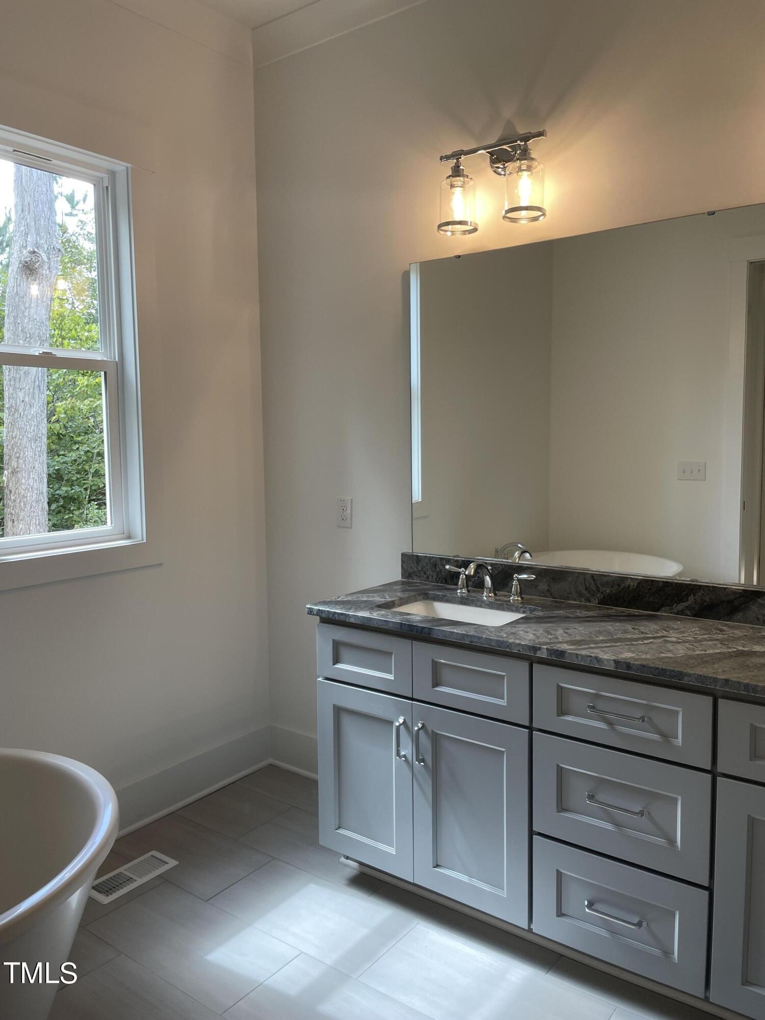 37 Sweet Meadow Lane Property Photo 8