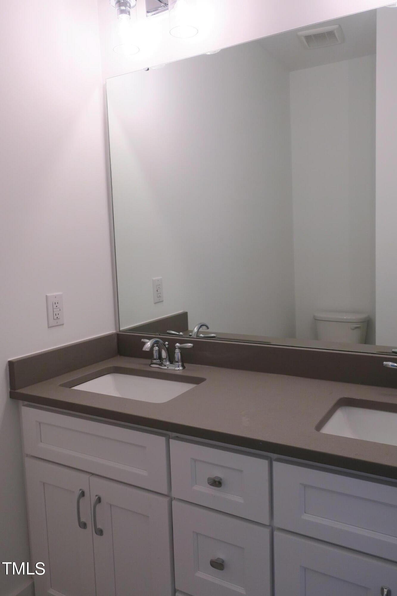37 Sweet Meadow Lane Property Photo 11