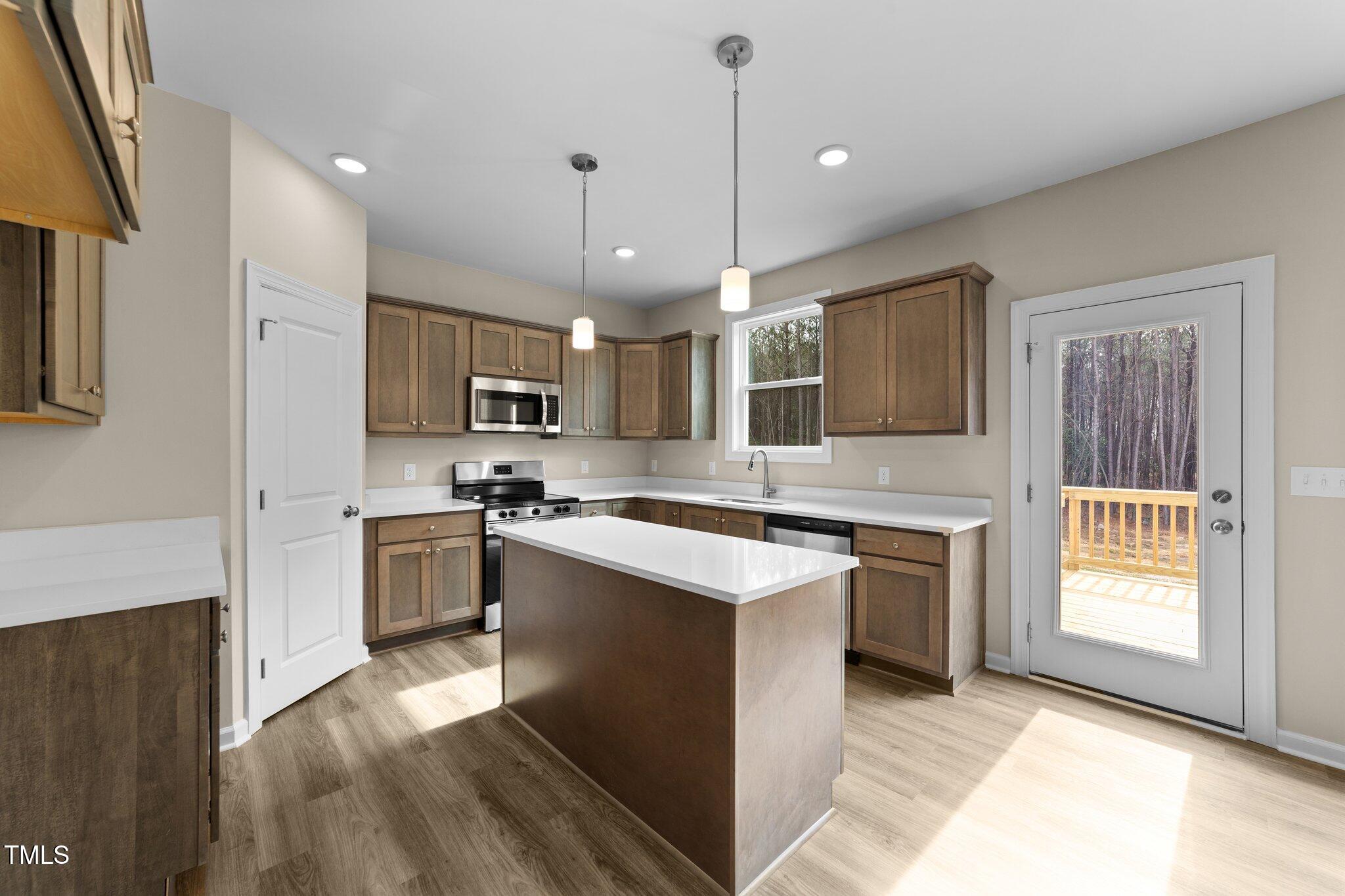 9133 Phoenix Court Property Photo 6