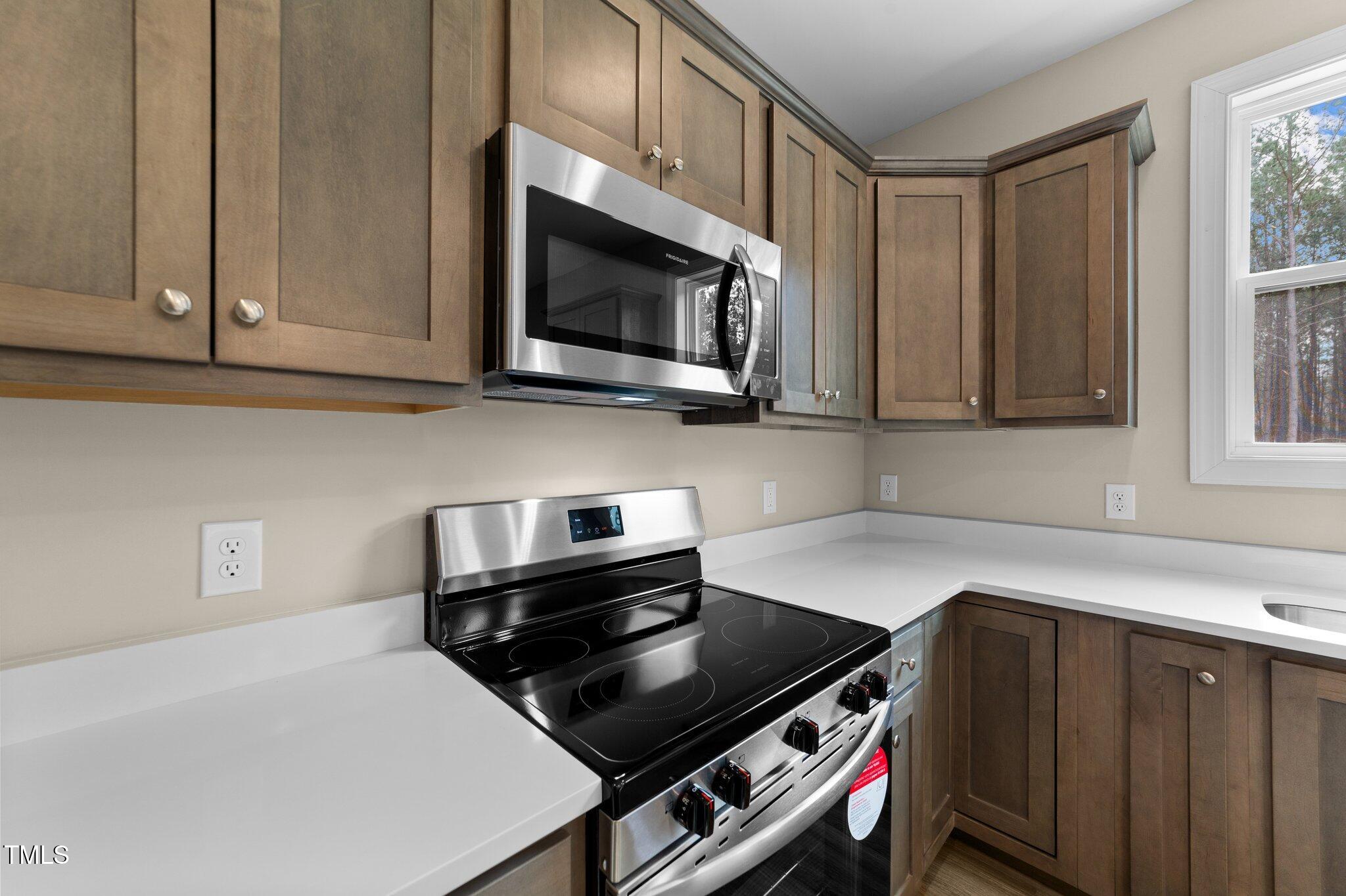 9133 Phoenix Court Property Photo 7
