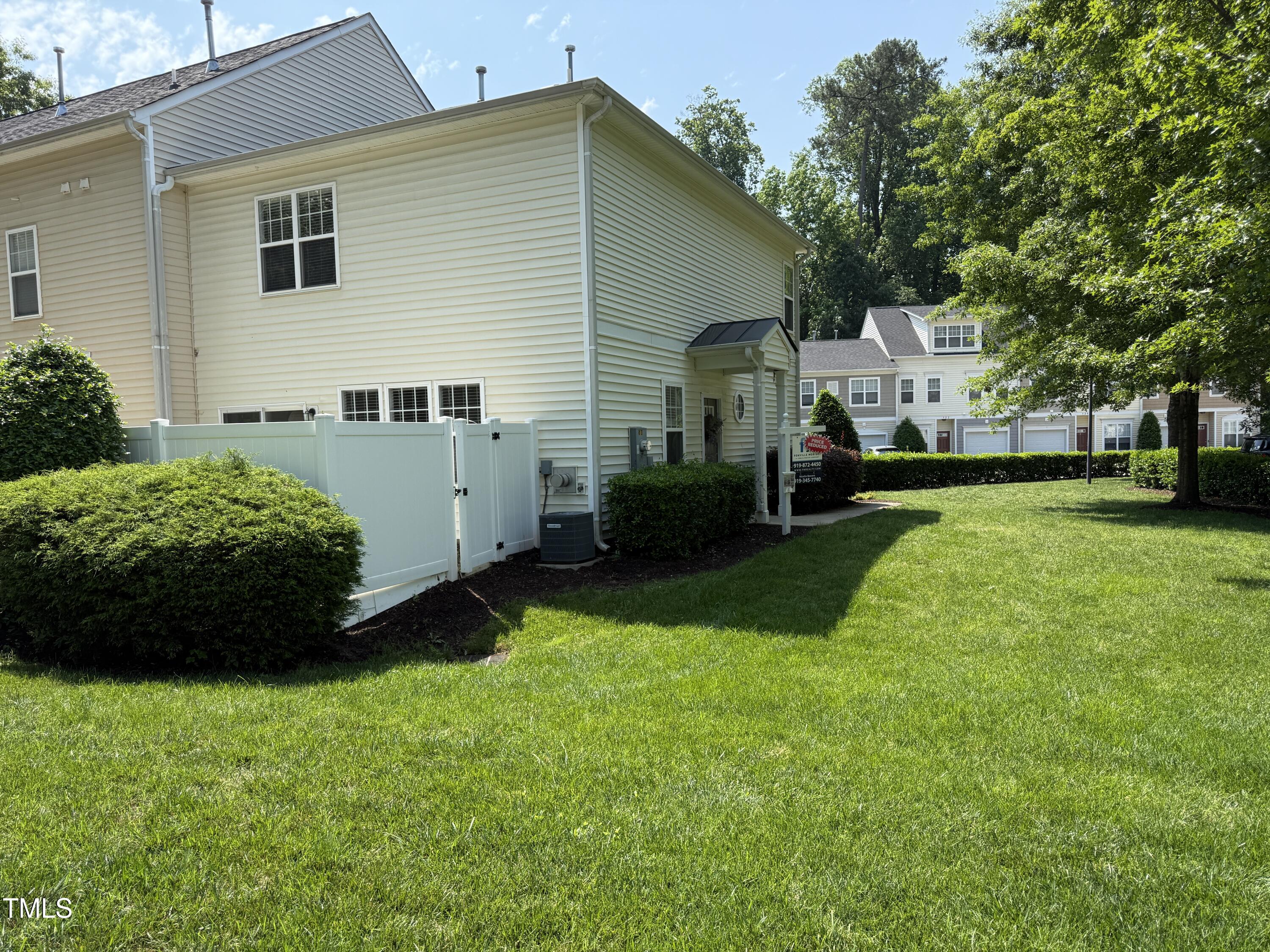 526 Elm Avenue Property Photo 2