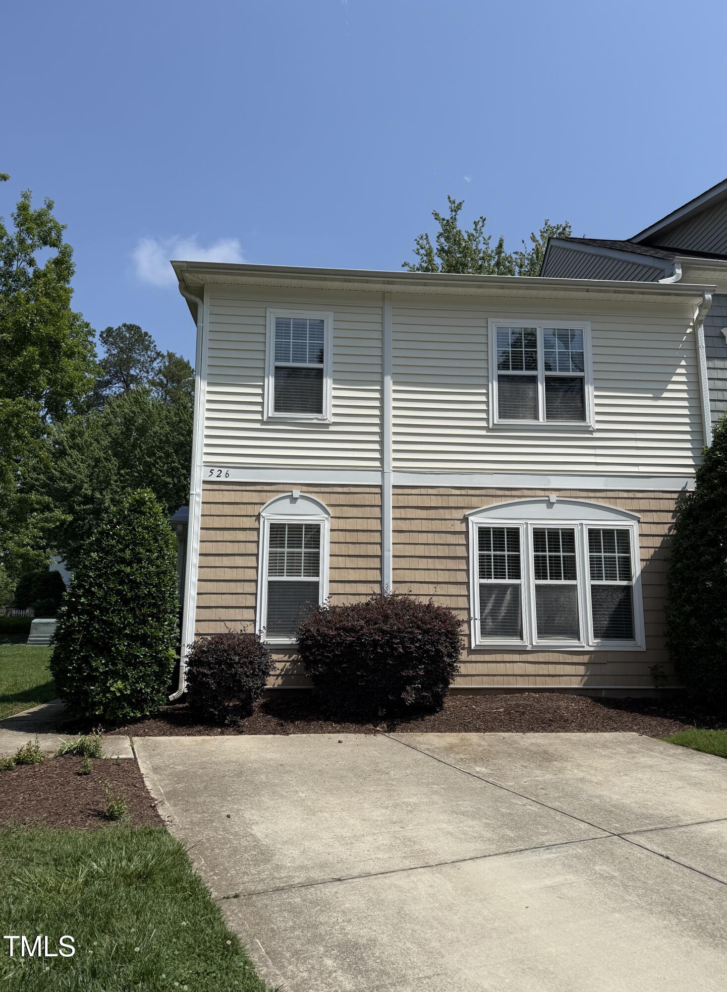 526 Elm Avenue Property Photo 3