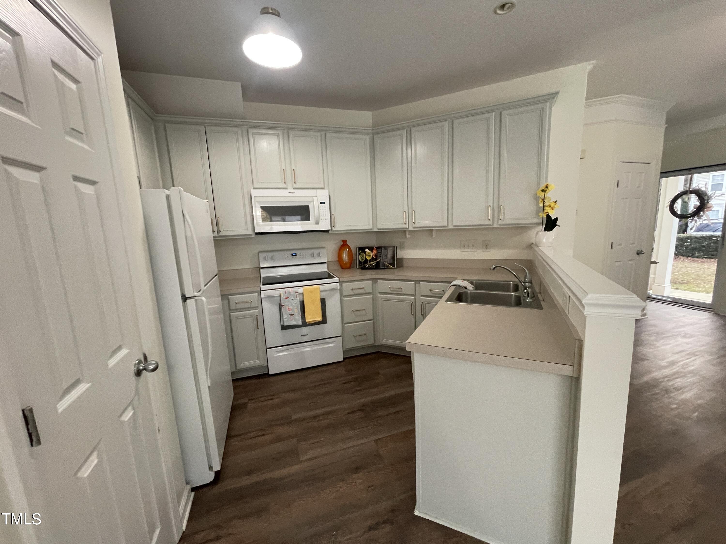 526 Elm Avenue Property Photo 8