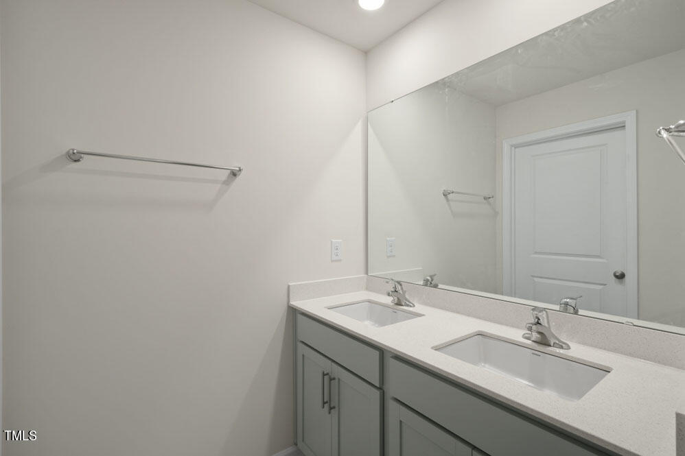 1136 Middlecrest Drive Property Photo 24