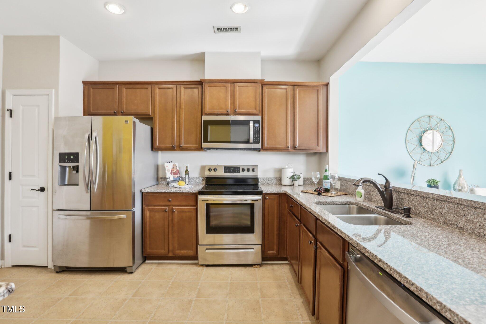 8204 Yaxley Hall Drive Property Photo 16