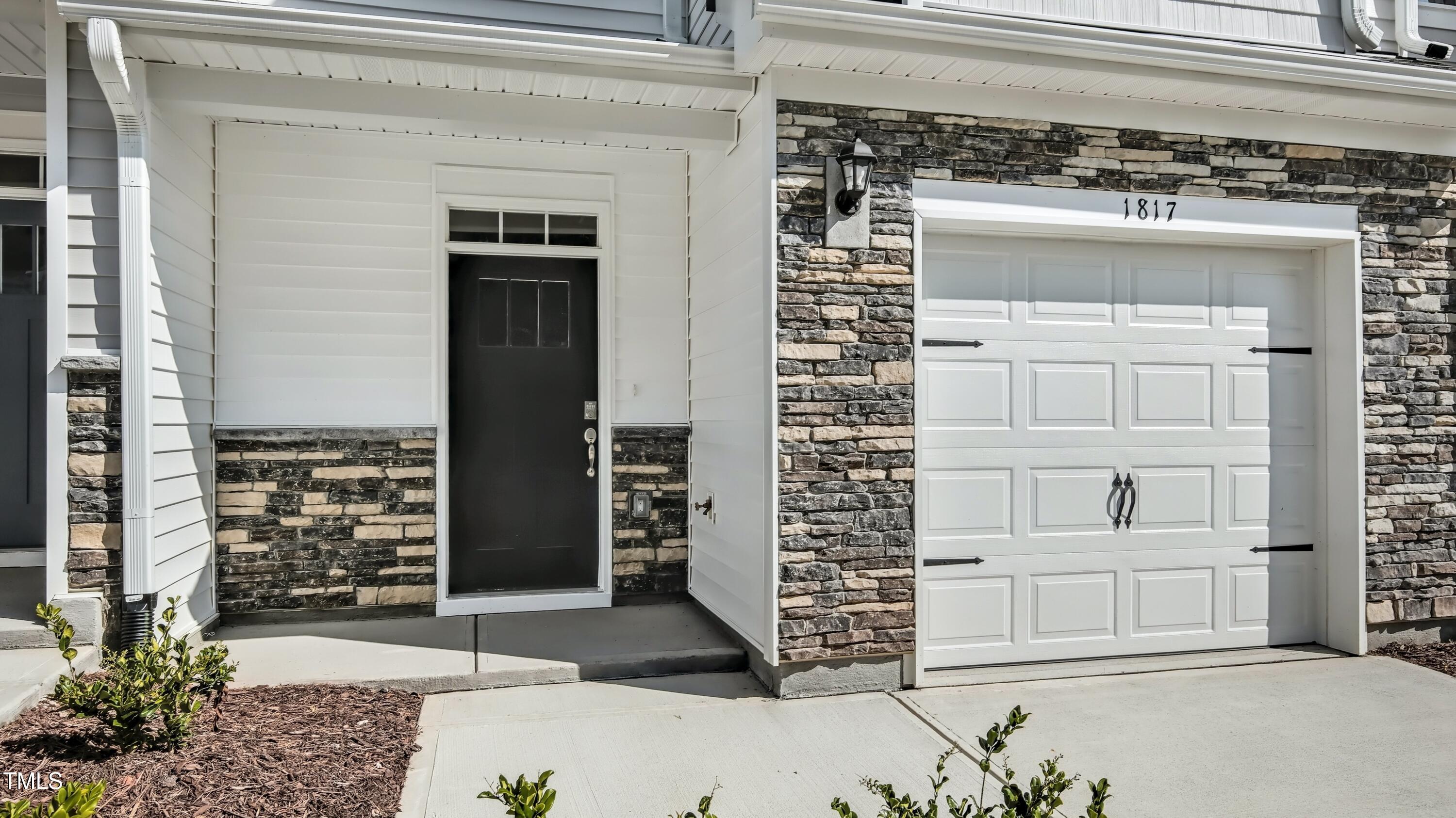 1817 Hinesley Drive Property Photo 4