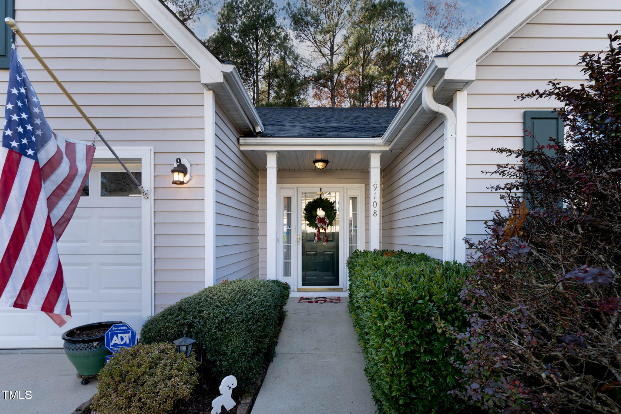 9108 Erinsbrook Drive Property Photo 5