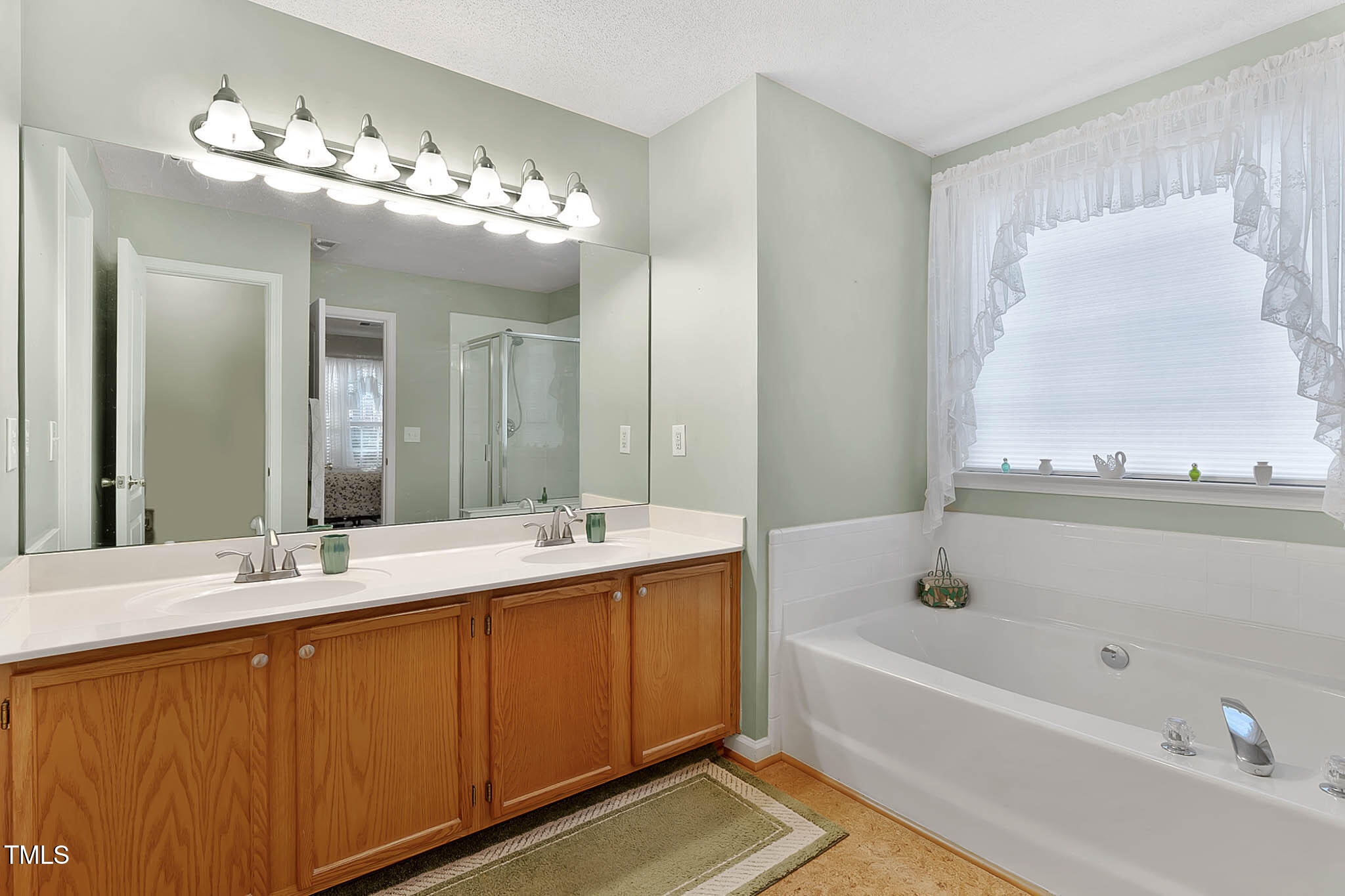 9108 Erinsbrook Drive Property Photo 38