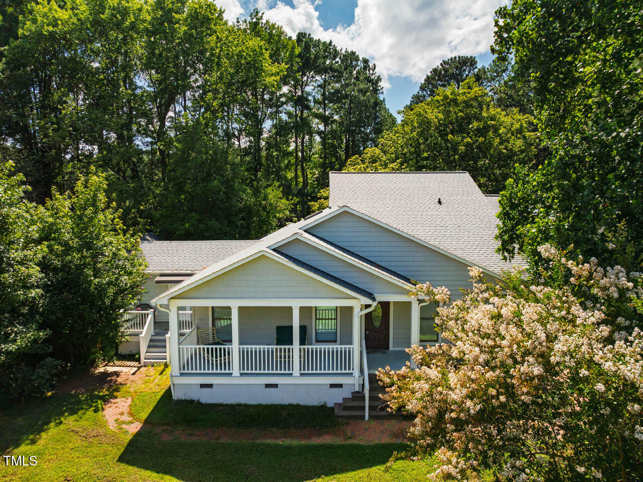 135 Weatherbend Property Photo 2