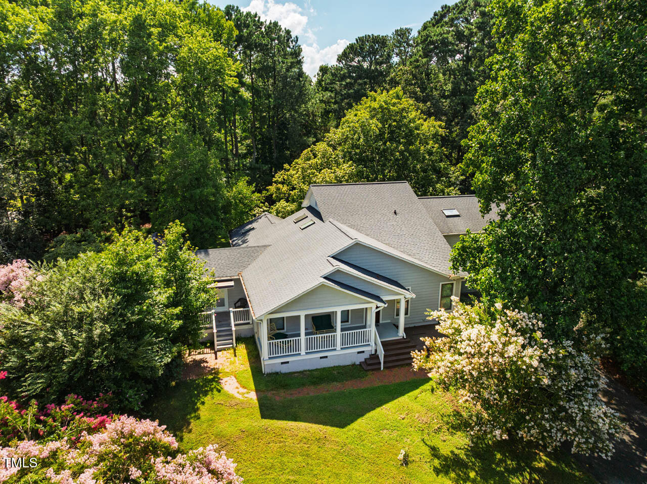 135 Weatherbend Property Photo 3