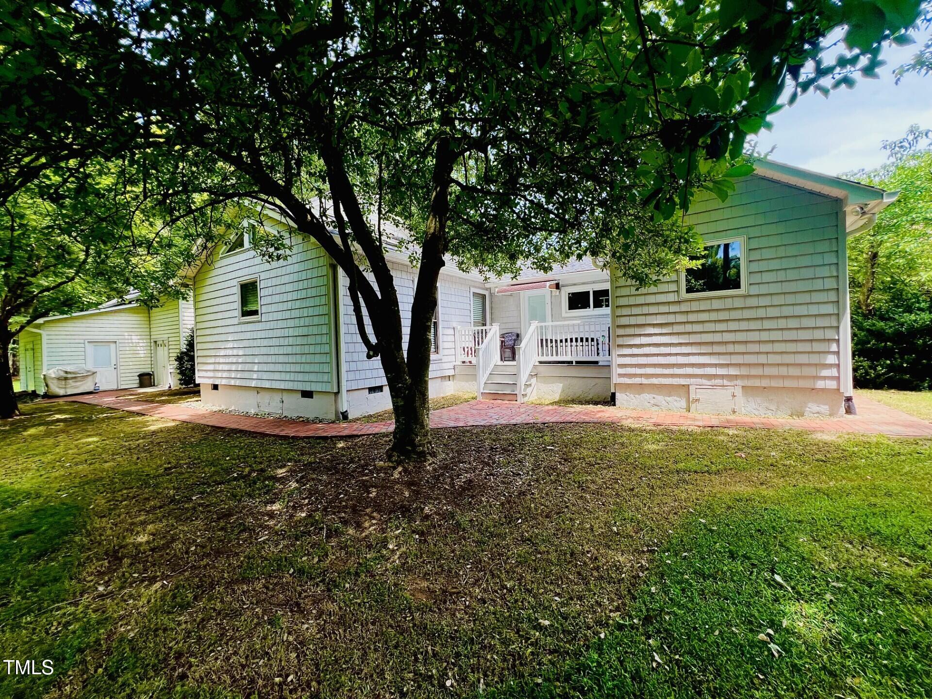 135 Weatherbend Property Photo 8