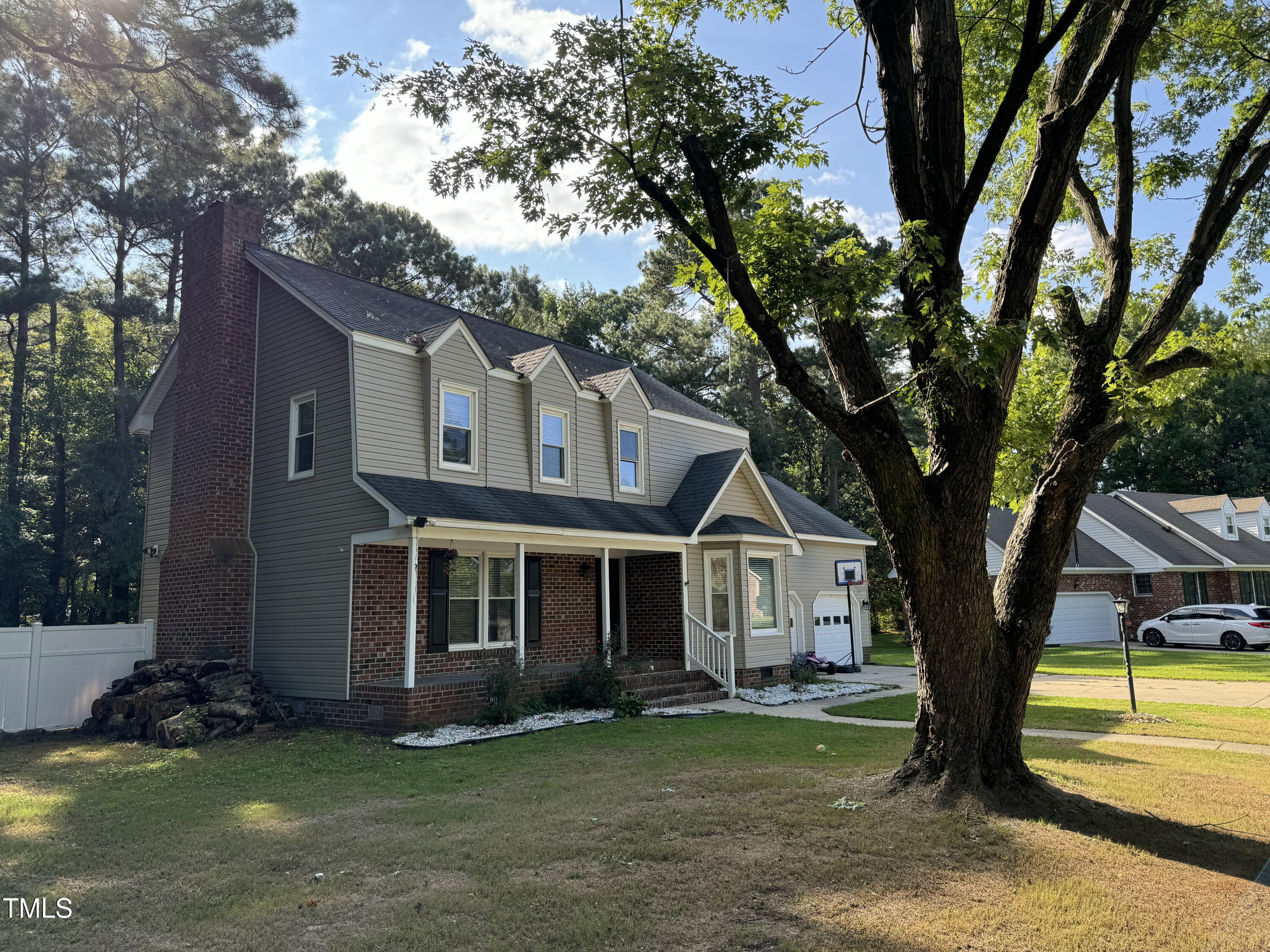 103 E Raintree Lane Property Photo