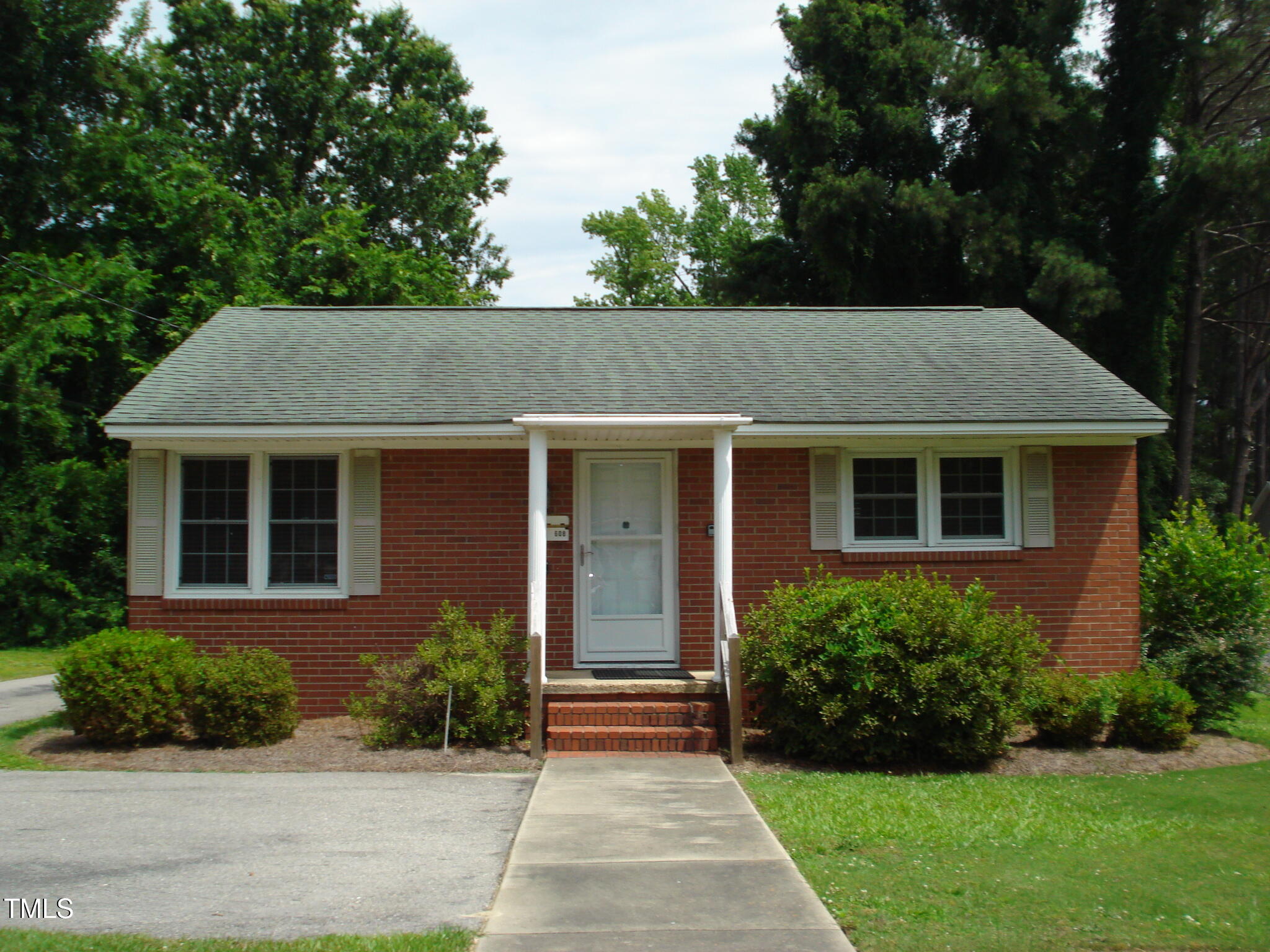 608 N Ellis Avenue Property Photo 1
