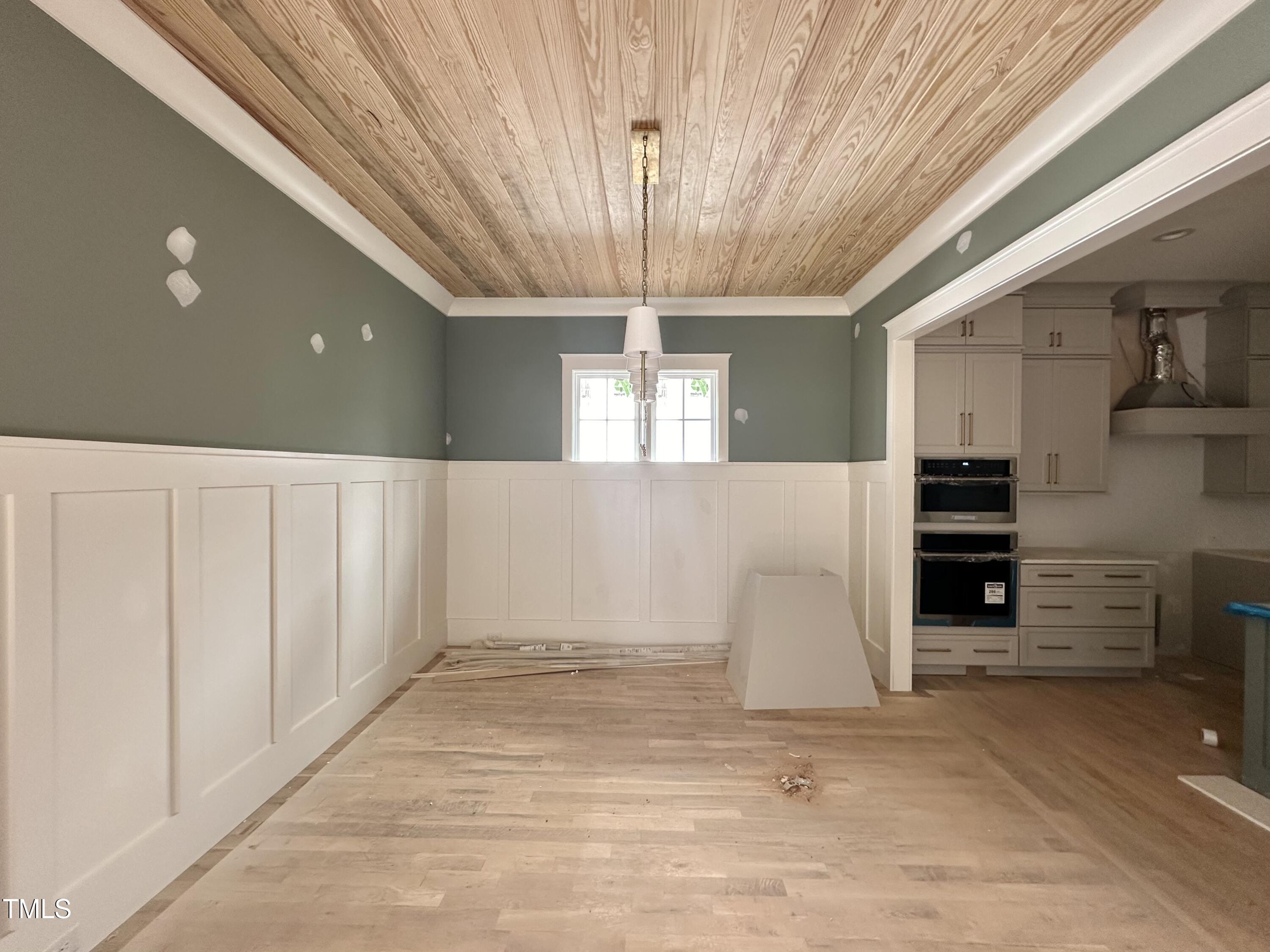 1721 Burnette Garden Path Property Photo 4