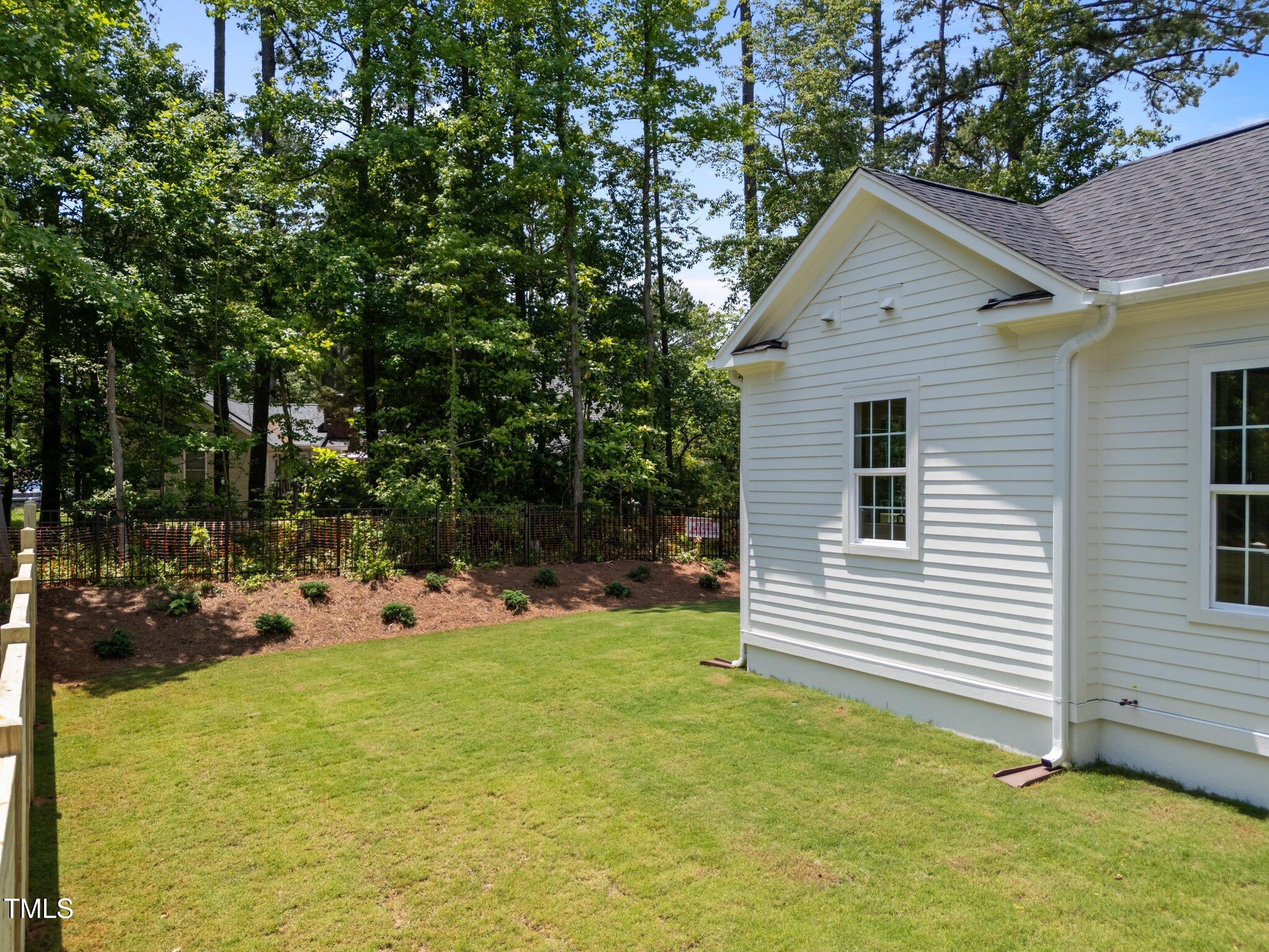 1721 Burnette Garden Path Property Photo 44