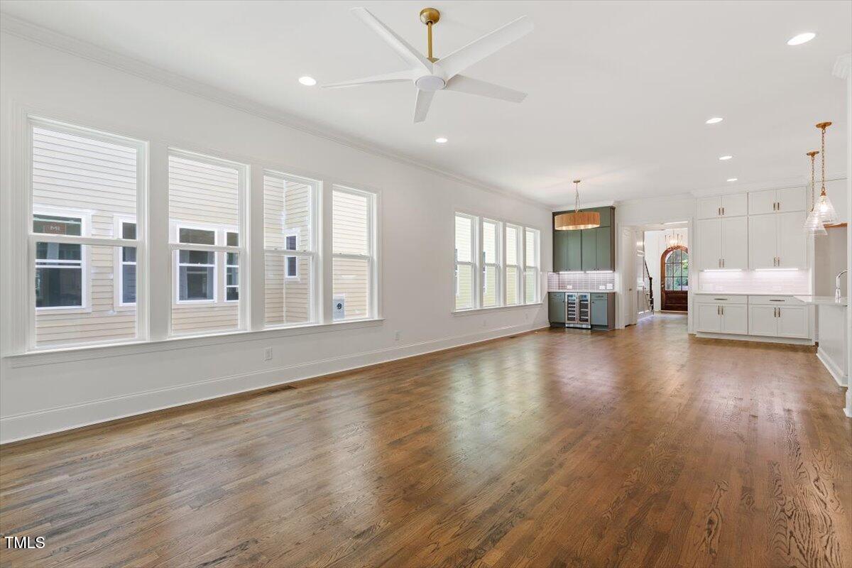 3302.5 Hall Place Property Photo 15