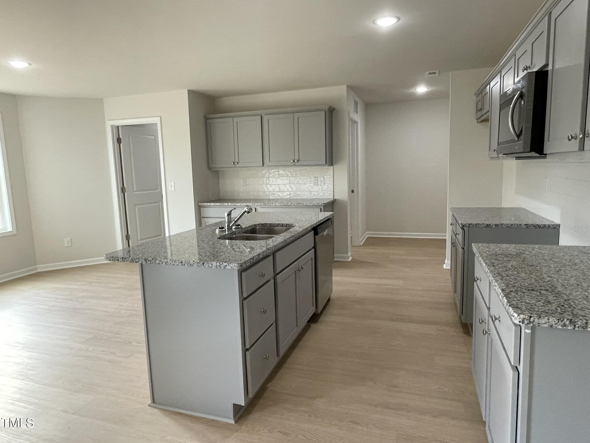 172 Tulipfield Way Property Photo 3