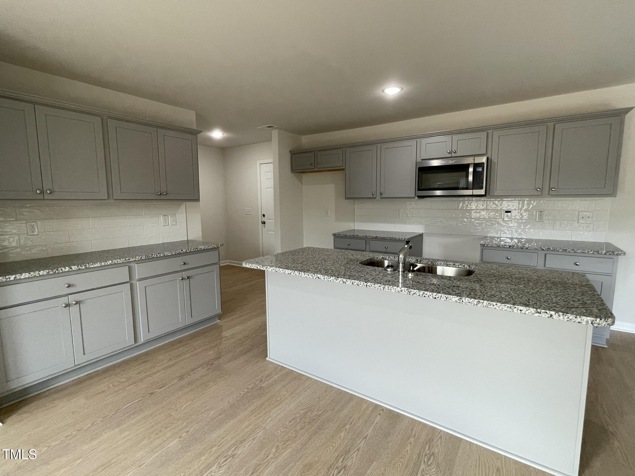 172 Tulipfield Way Property Photo 4