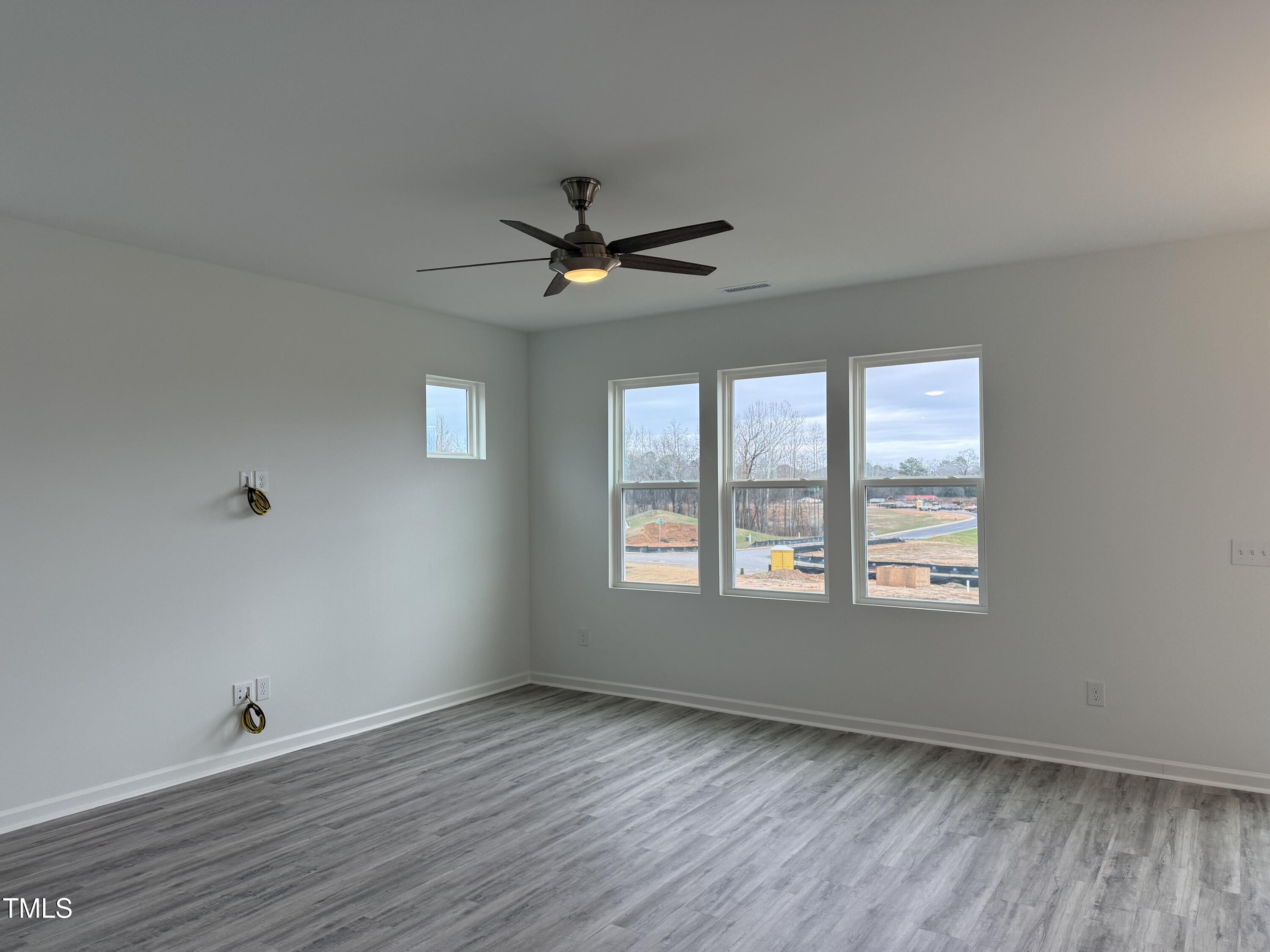 350 Tormore Property Photo 5