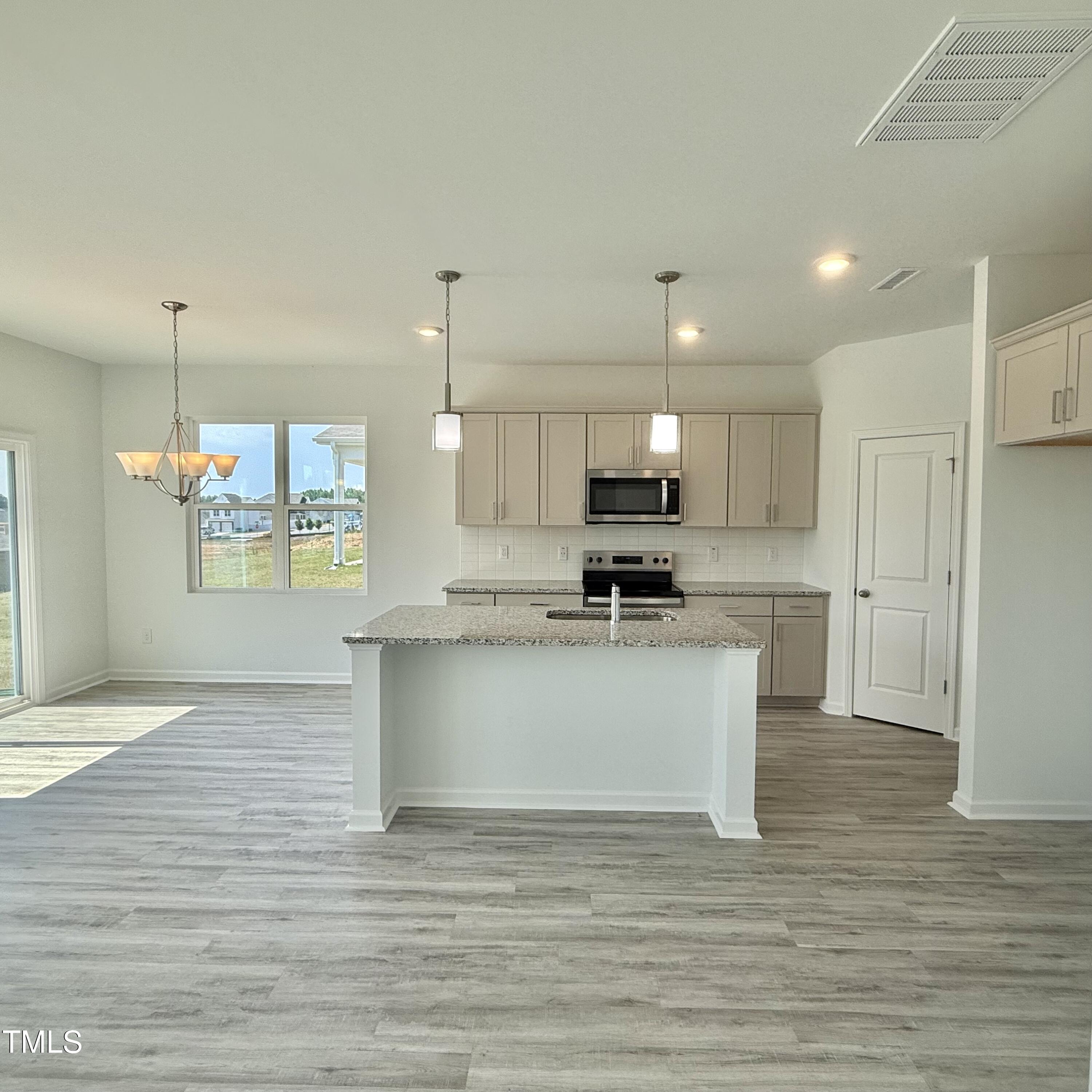 350 Tormore Property Photo 9