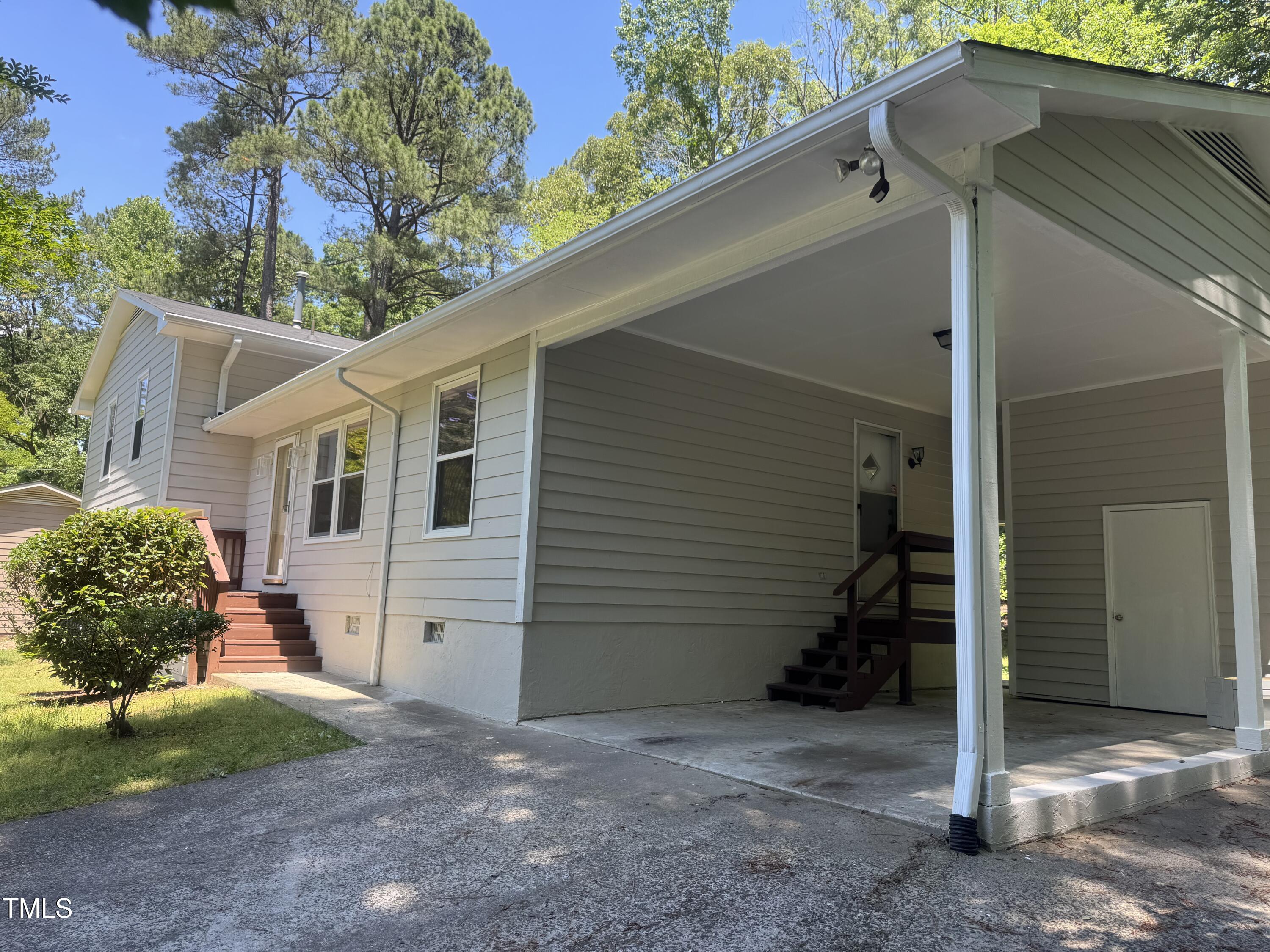 1017 Gaston Avenue Property Photo 2