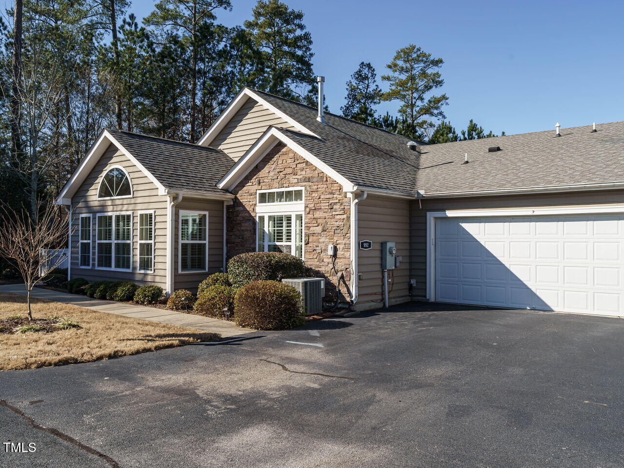 992 Blue Bird Lane Property Photo 1