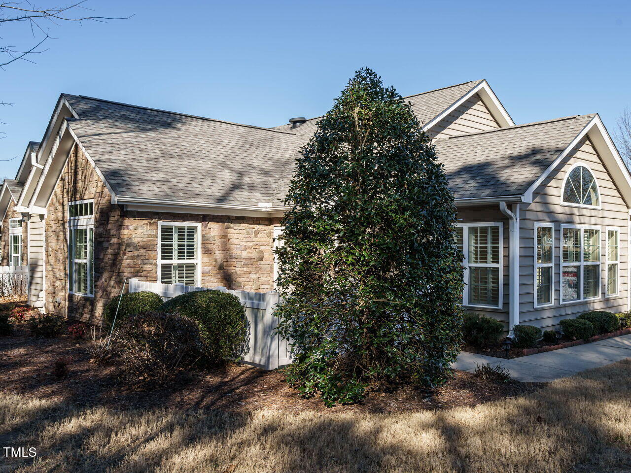 992 Blue Bird Lane Property Photo 3