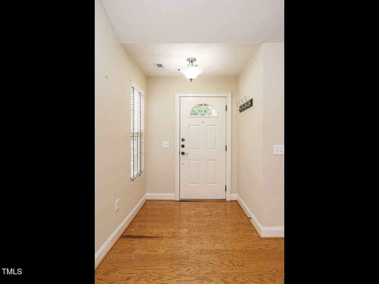 992 Blue Bird Lane Property Photo 6