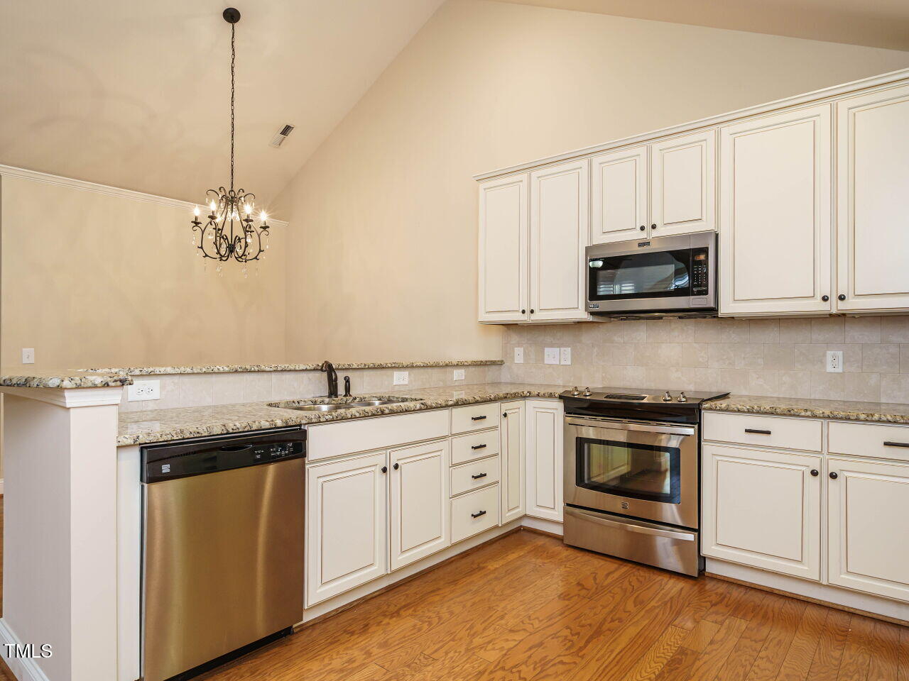 992 Blue Bird Lane Property Photo 17