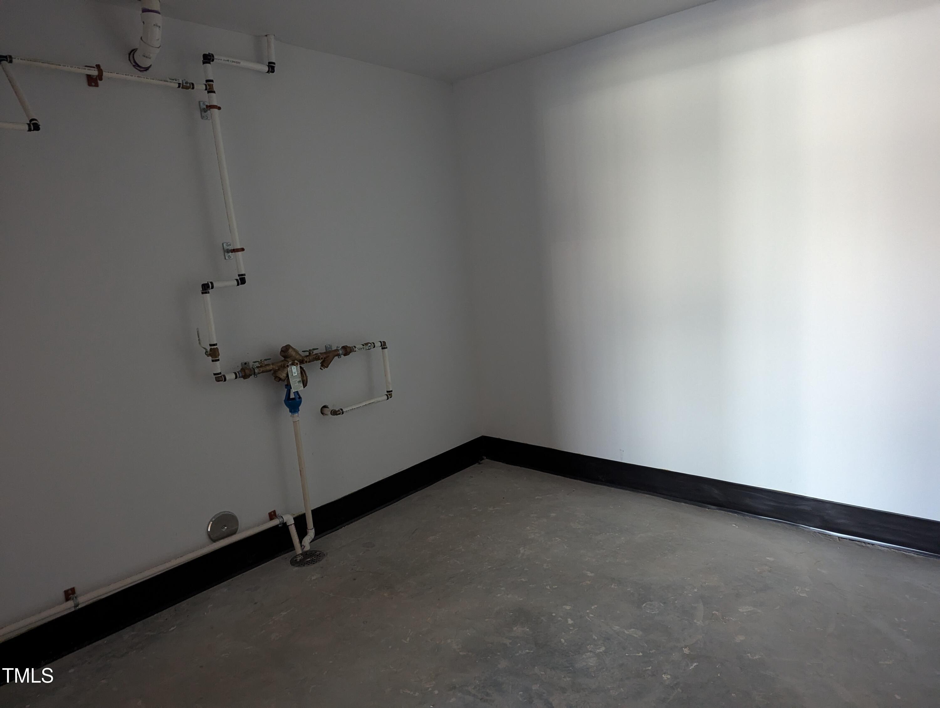 102 E Green Street Property Photo 6
