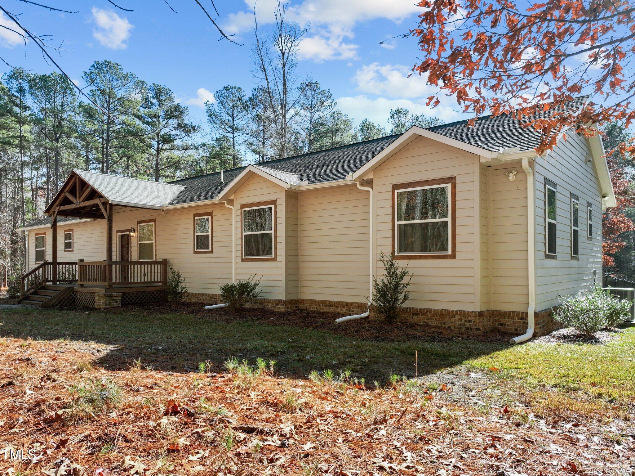 7815 Dodsons Crossroads Property Photo 3