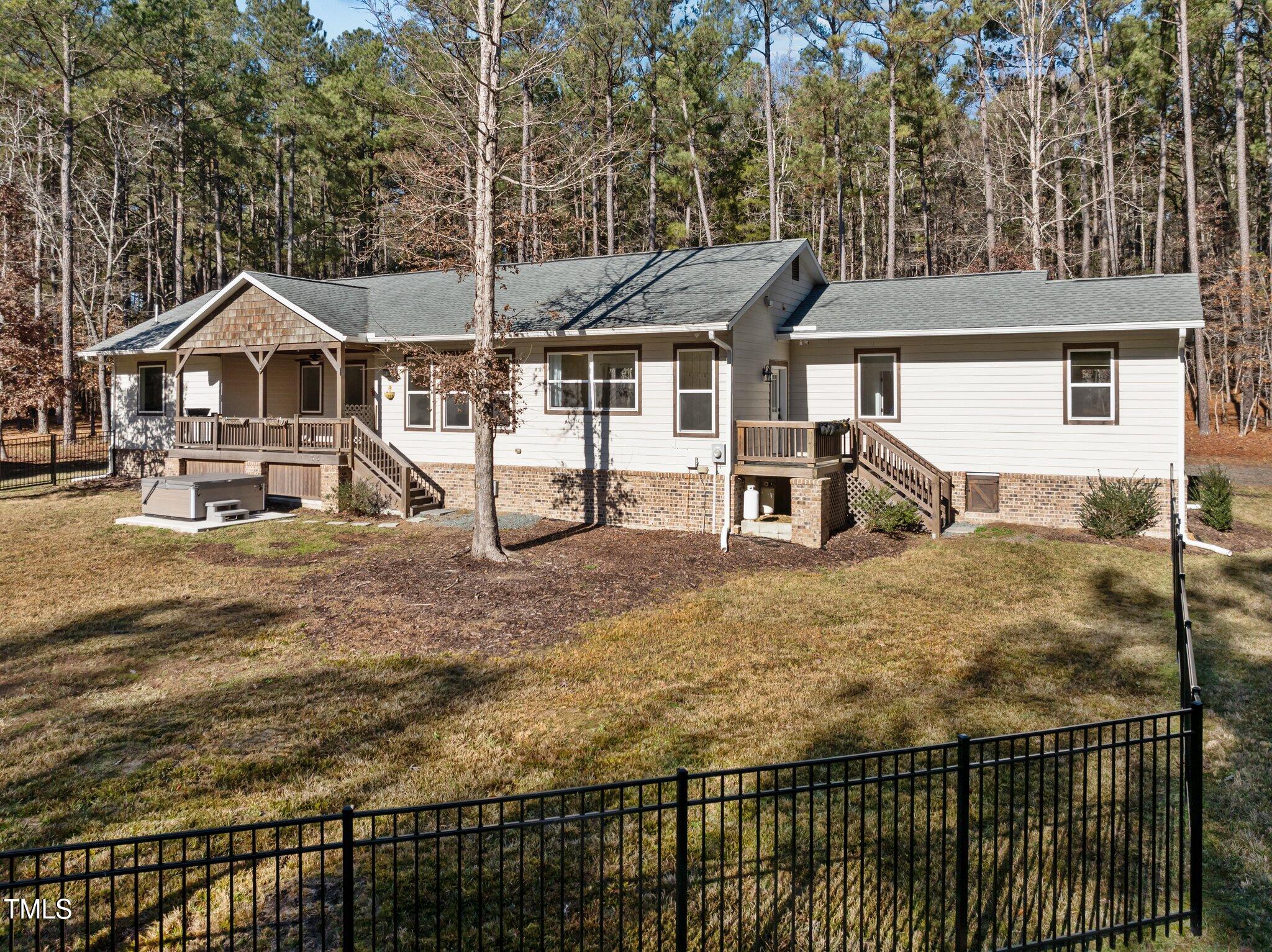 7815 Dodsons Crossroads Property Photo 4