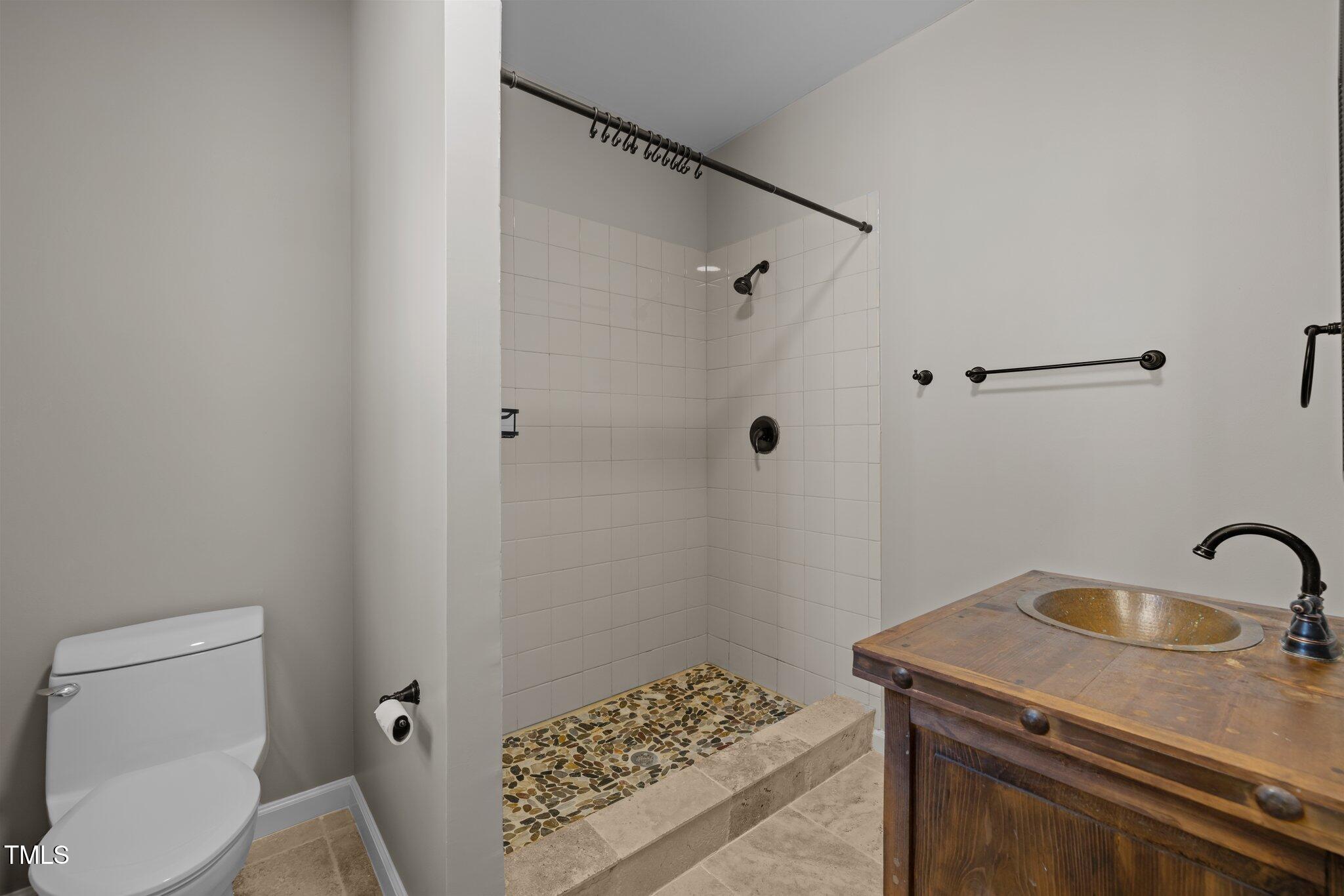 7815 Dodsons Crossroads Property Photo 8