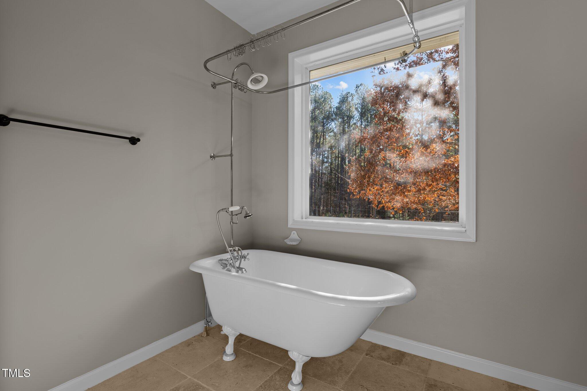7815 Dodsons Crossroads Property Photo 14