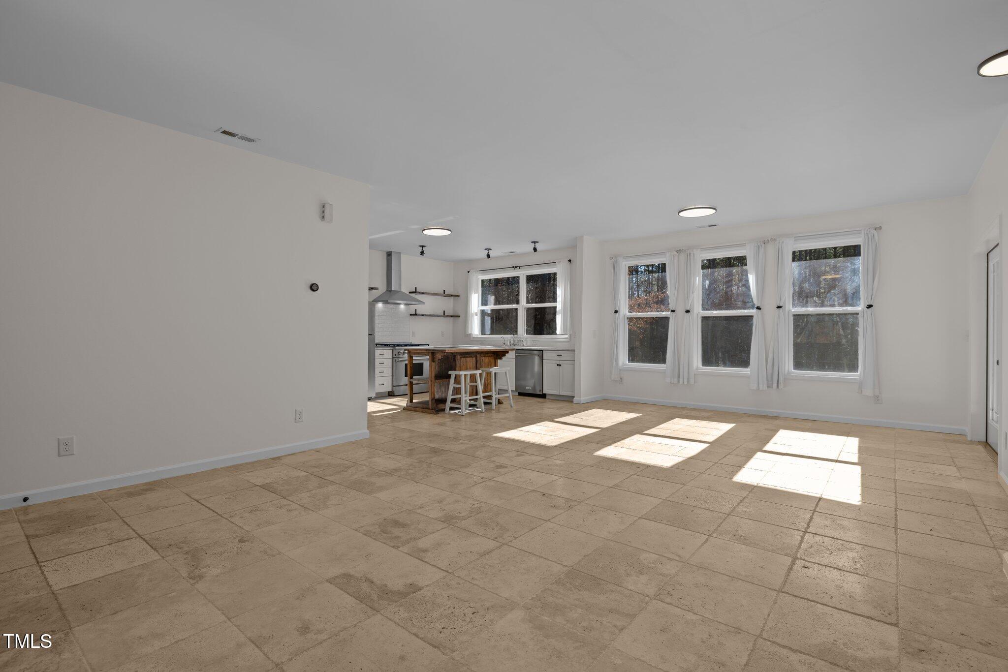 7815 Dodsons Crossroads Property Photo 15