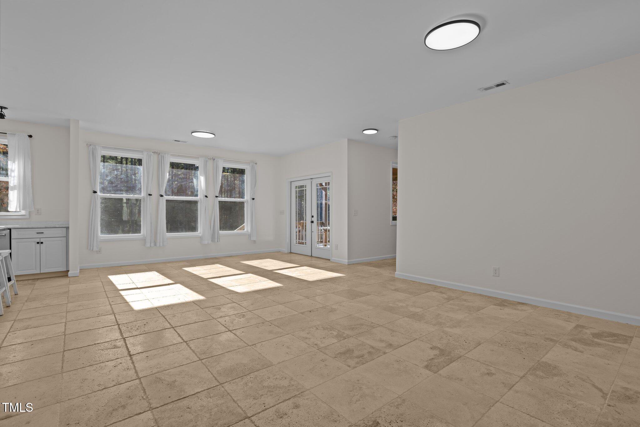 7815 Dodsons Crossroads Property Photo 16
