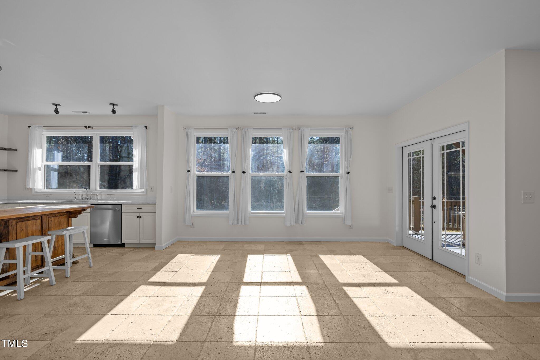 7815 Dodsons Crossroads Property Photo 17