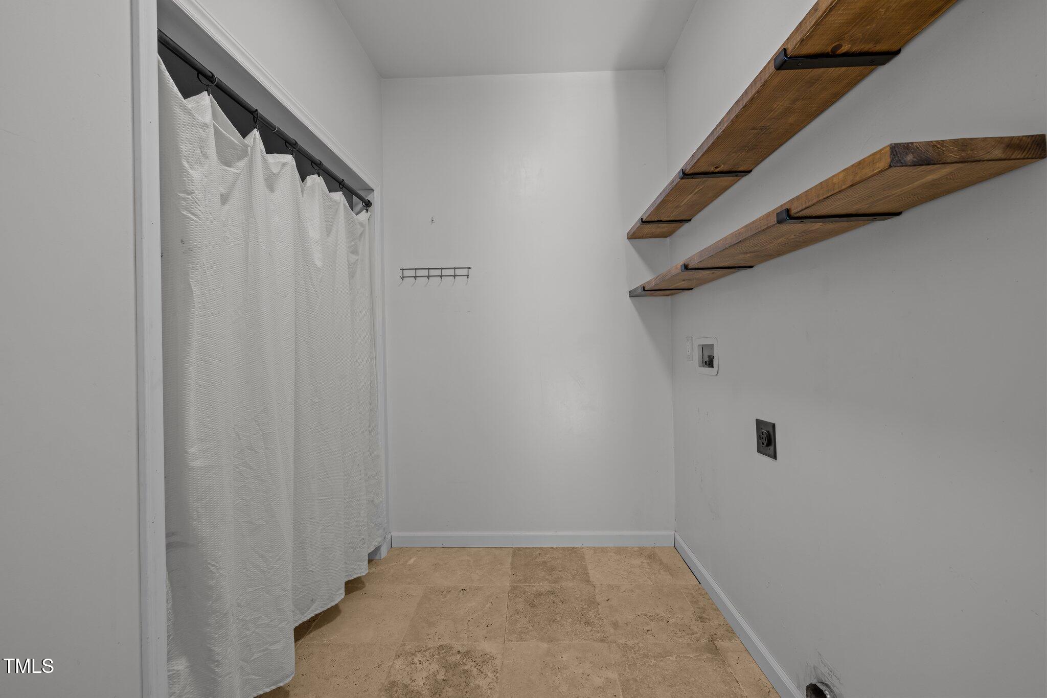 7815 Dodsons Crossroads Property Photo 28